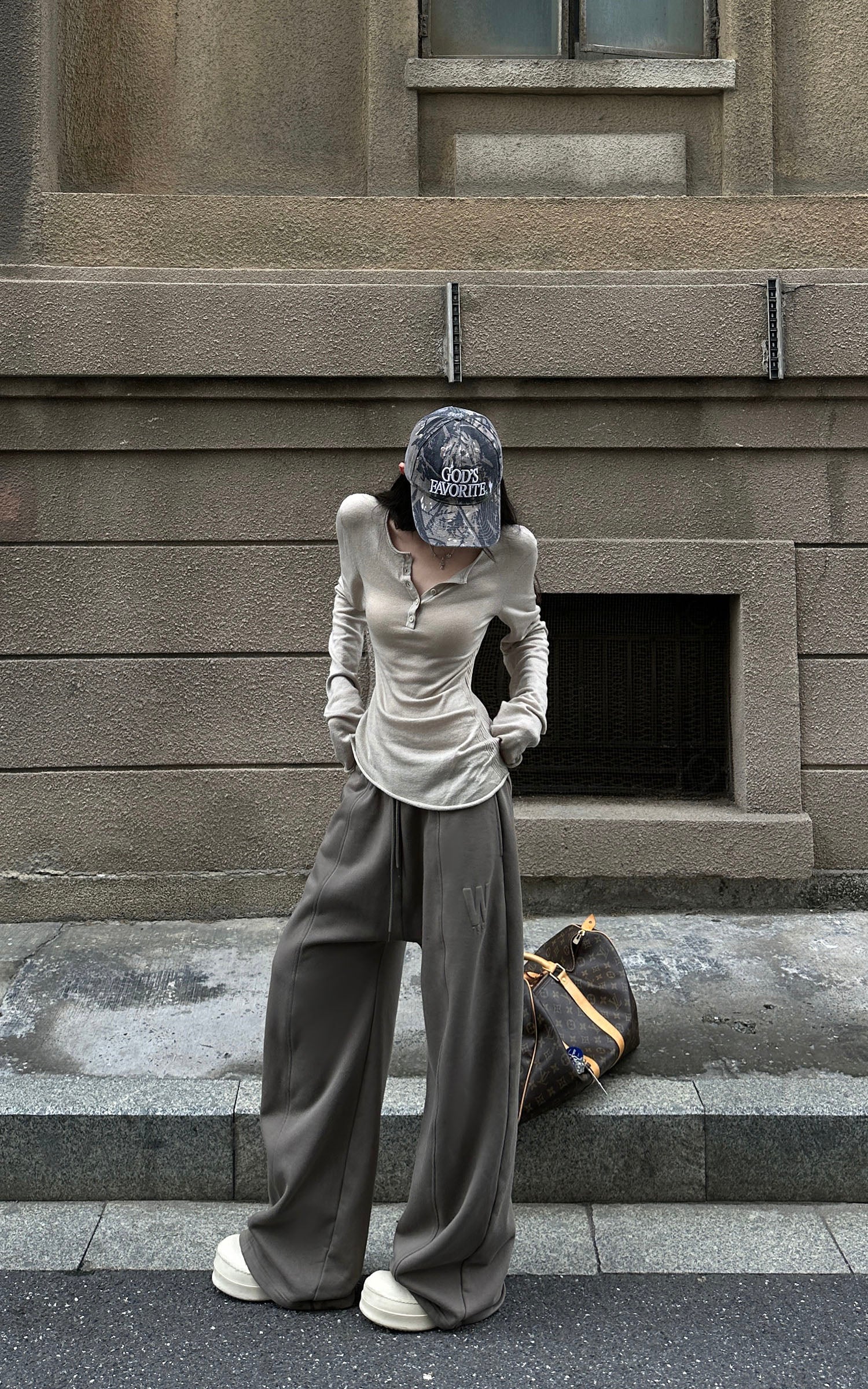 WARDEN EDGE Asymmetric Hem Ribbed Knit T-Shirt