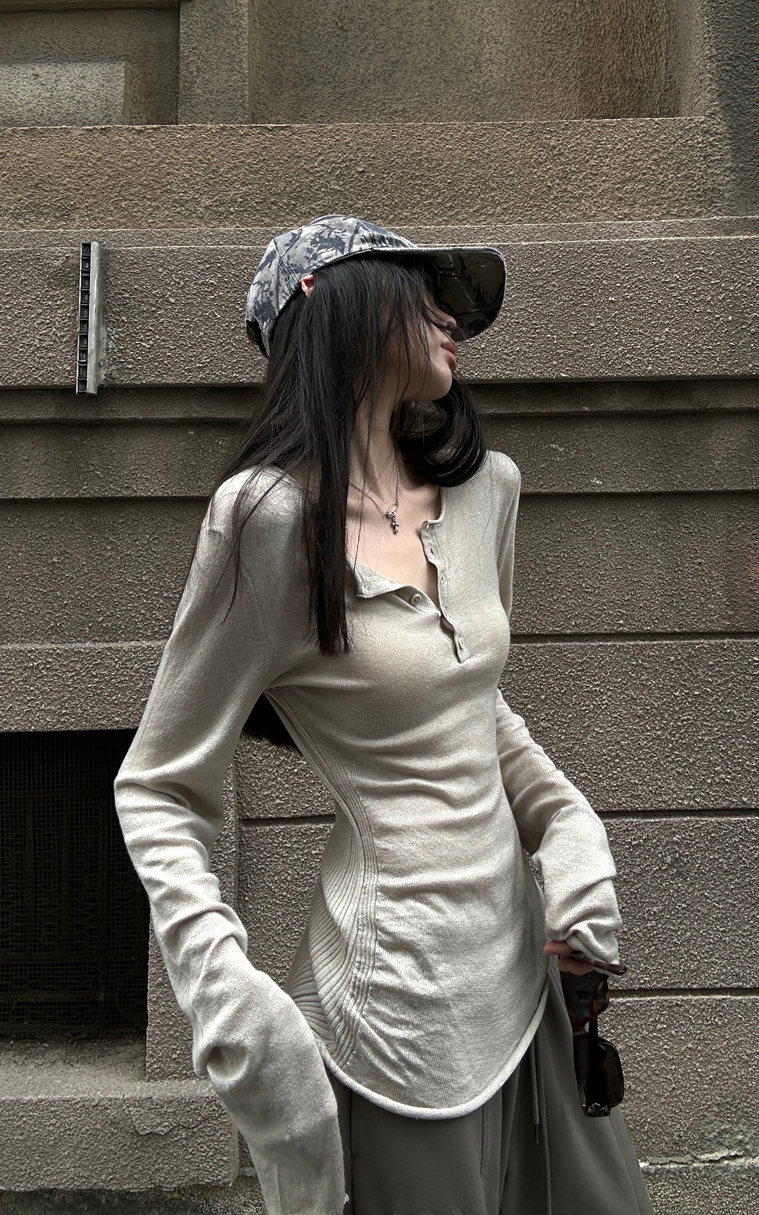 WARDEN EDGE Asymmetric Hem Ribbed Knit T-Shirt