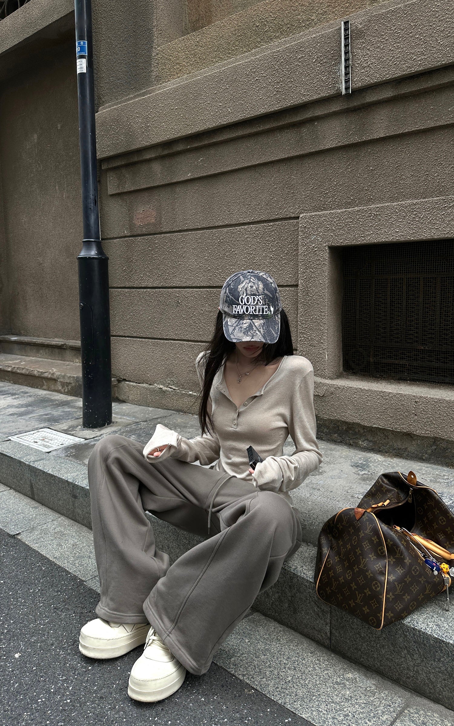 WARDEN EDGE Asymmetric Hem Ribbed Knit T-Shirt