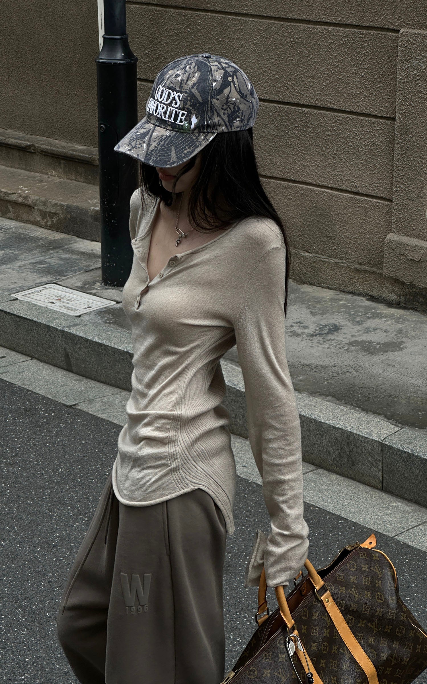 WARDEN EDGE Asymmetric Hem Ribbed Knit T-Shirt