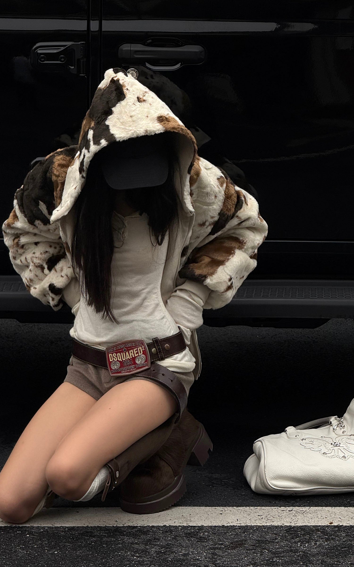 WARDEN EDGE White Fitted Asymmetric Hem T-Shirt