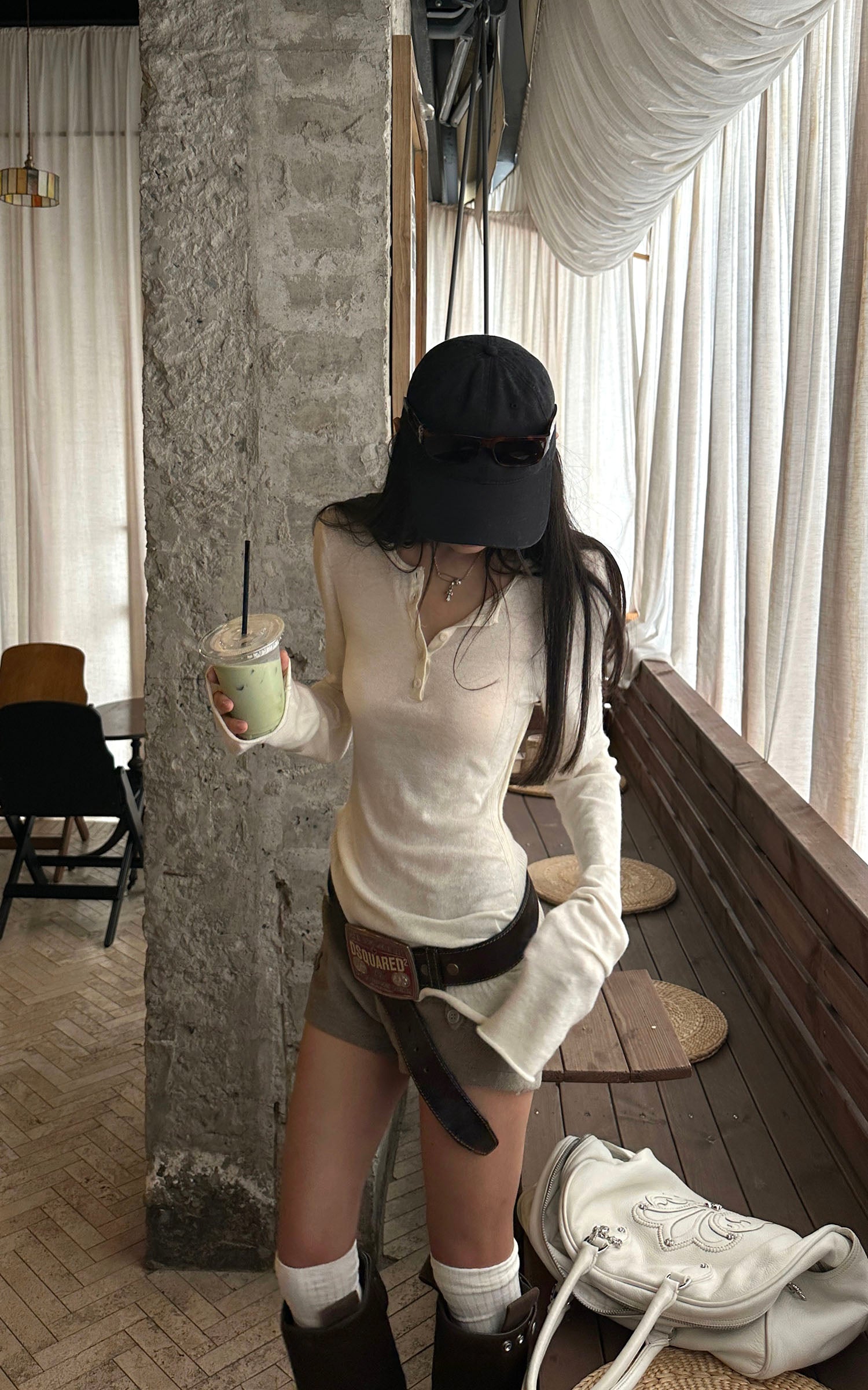 WARDEN EDGE White Fitted Asymmetric Hem T-Shirt