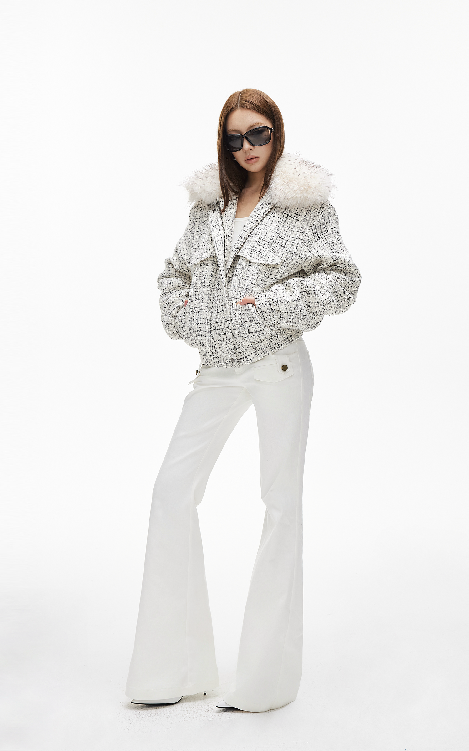 IAMXIAA Low-Rise Flared Pants with Pocket Detail