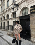 WARDEN EDGE Manteau trench ceinturé à écusson universitaire