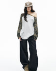 IAMXIAA Camo Sleeve Off-Shoulder Raglan T-Shirt