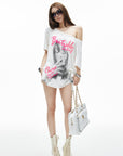 IAMXIAA T-shirt oversize blanc à épaules dénudées avec imprimé graphique