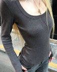 Rase le sol Deep Scoop Neck Slim Fit Knit Top