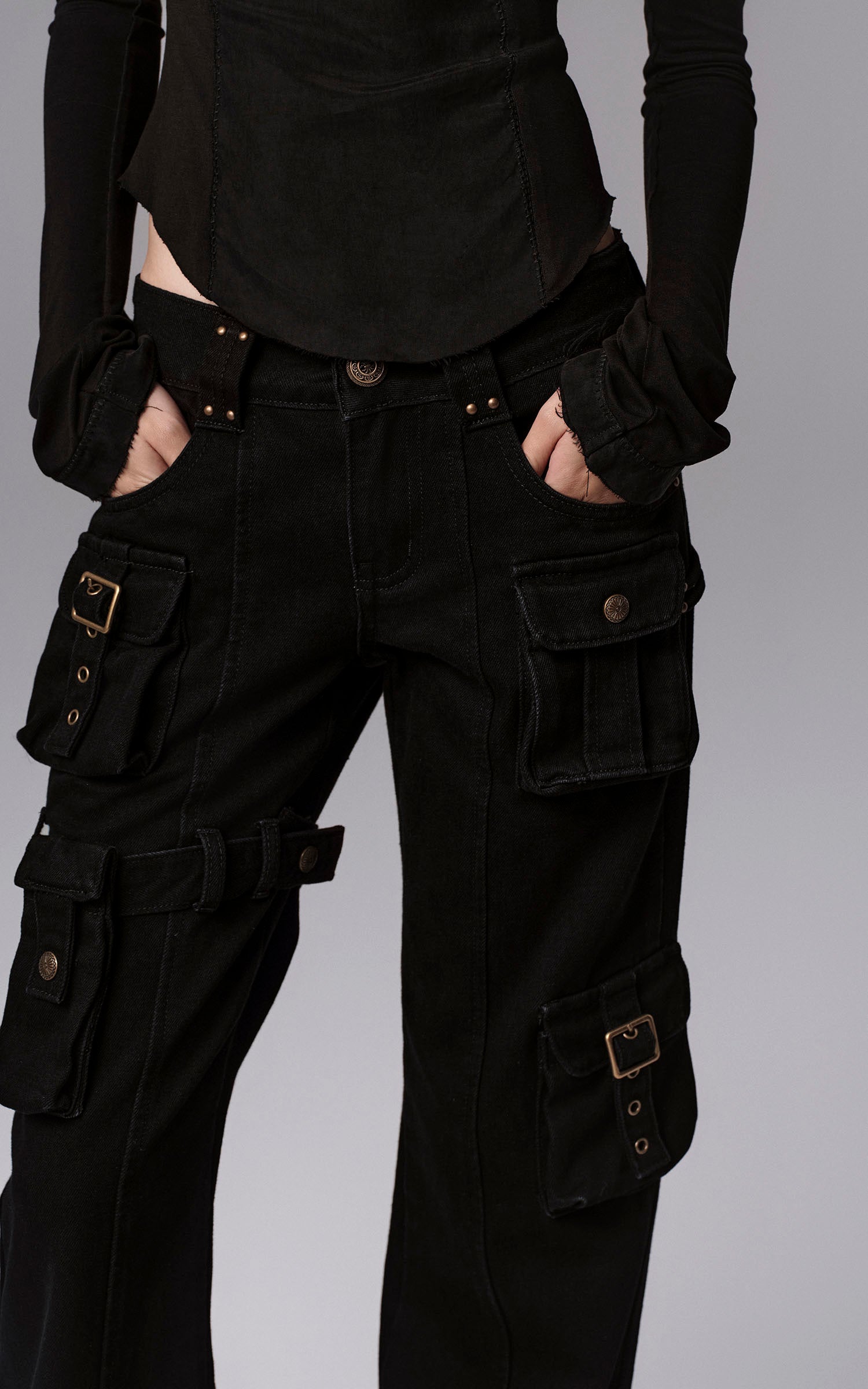 Low pixel Detachable Pocket Flared Denim Pants
