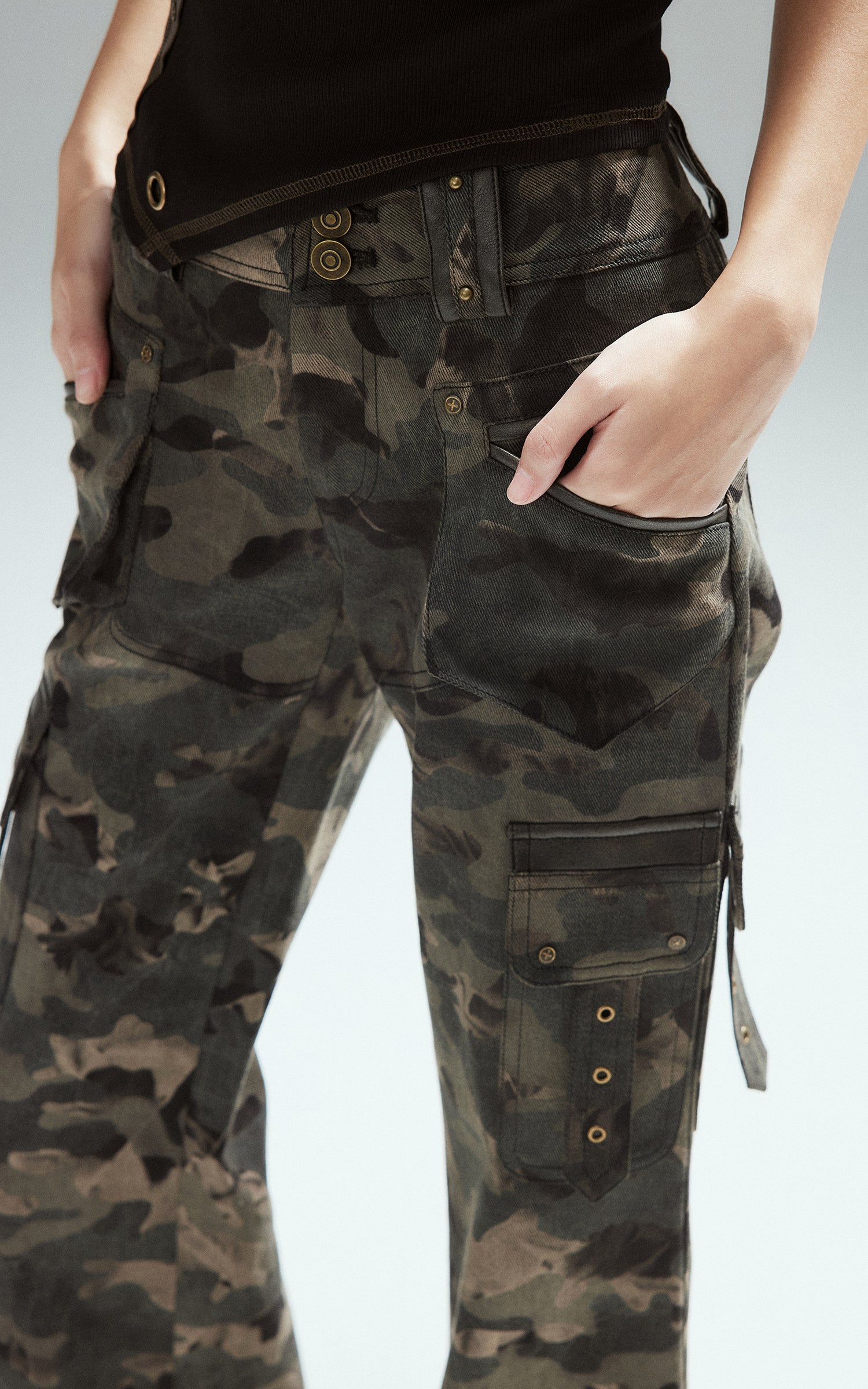 Pantalon cargo évasé camouflage