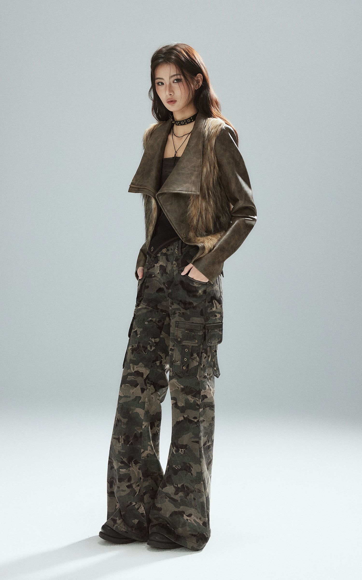 Pantalon cargo évasé camouflage