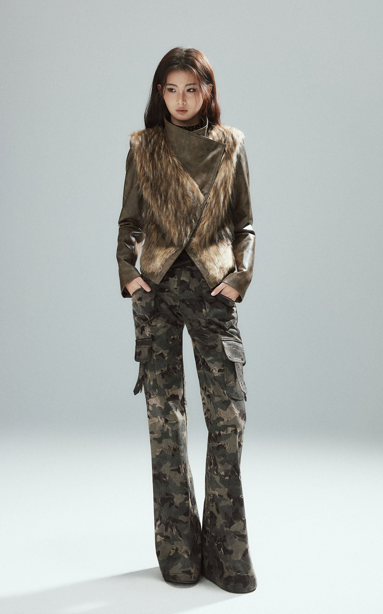 Pantalon cargo évasé camouflage