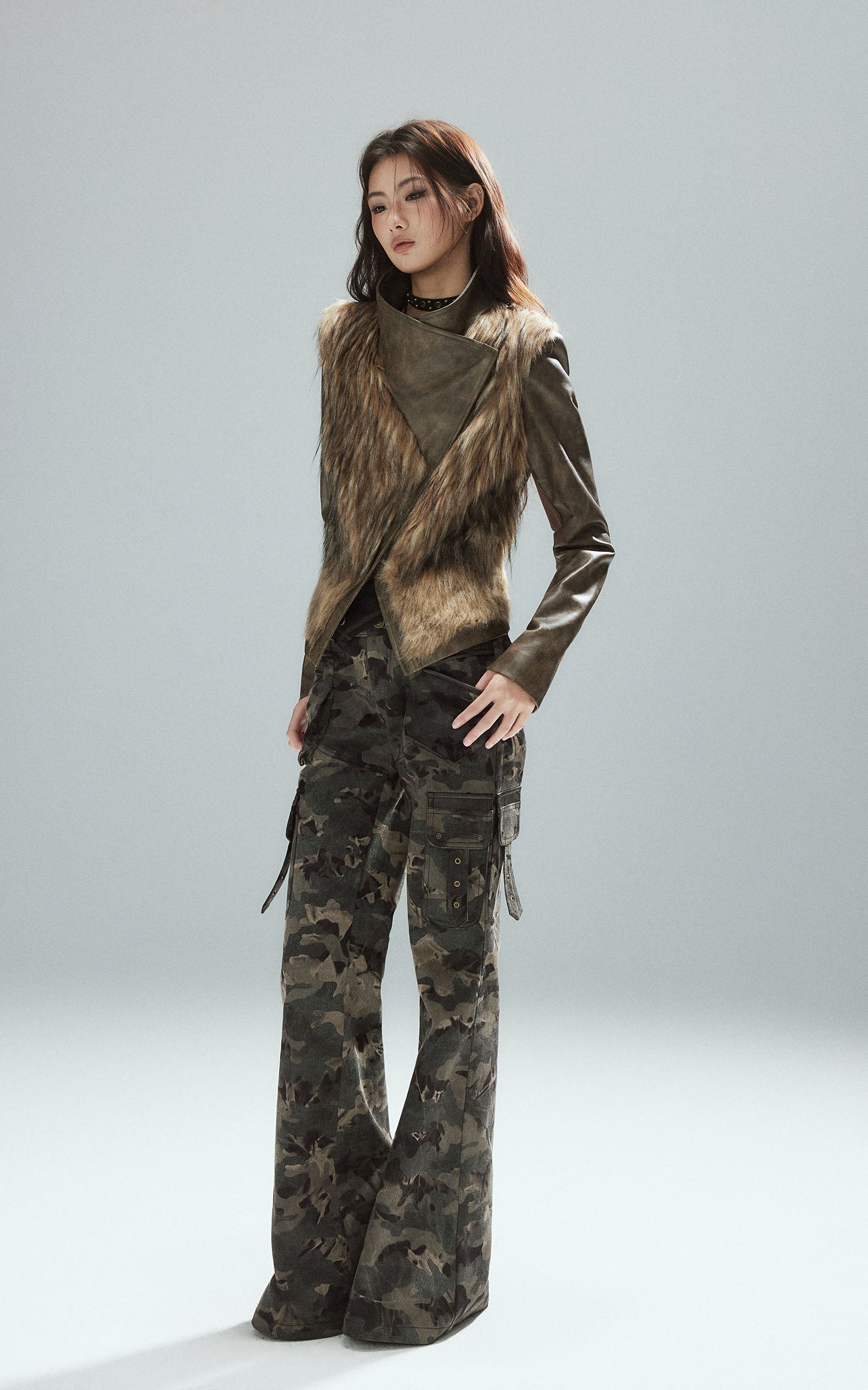 Pantalon cargo évasé camouflage