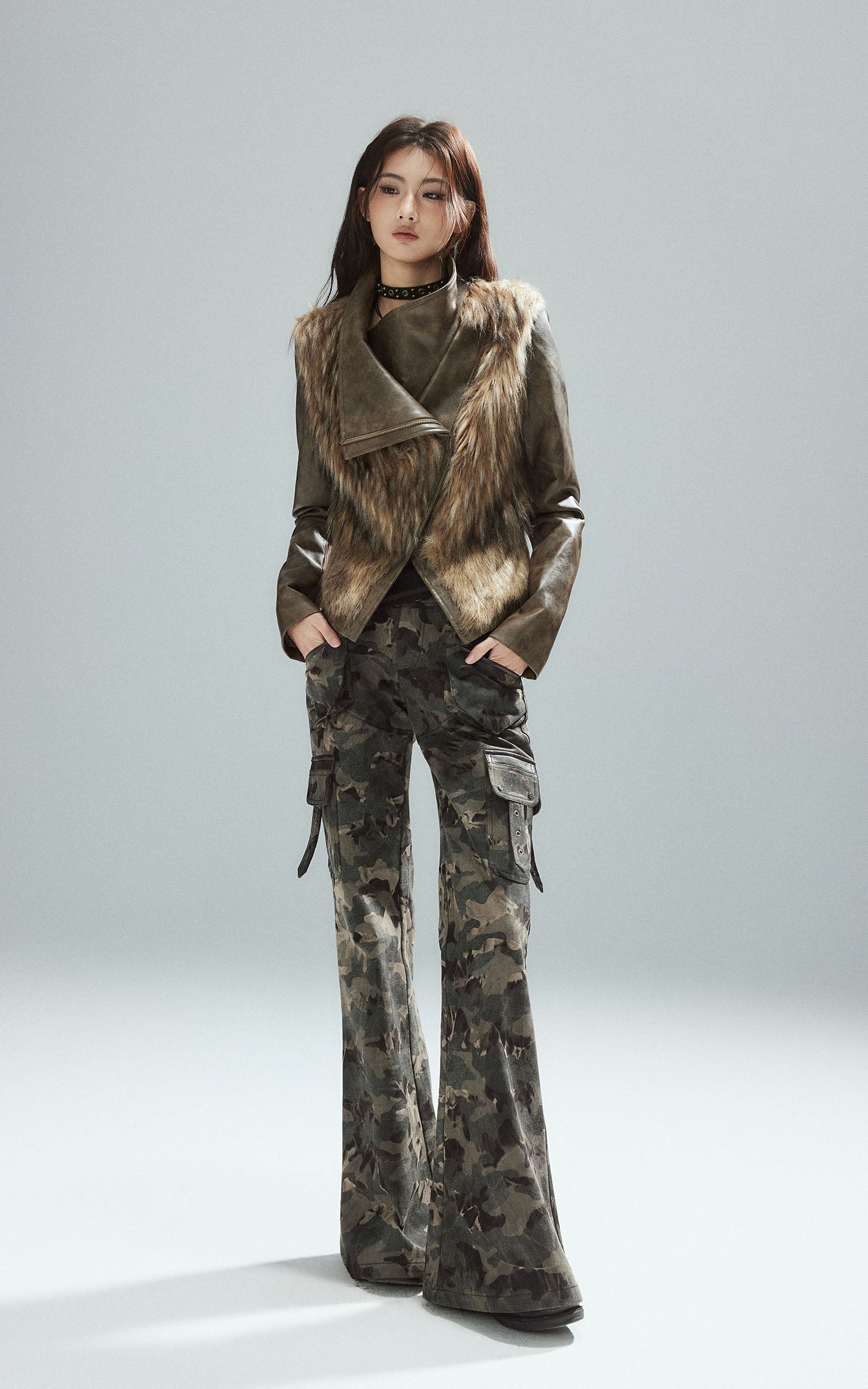 Pantalon cargo évasé camouflage