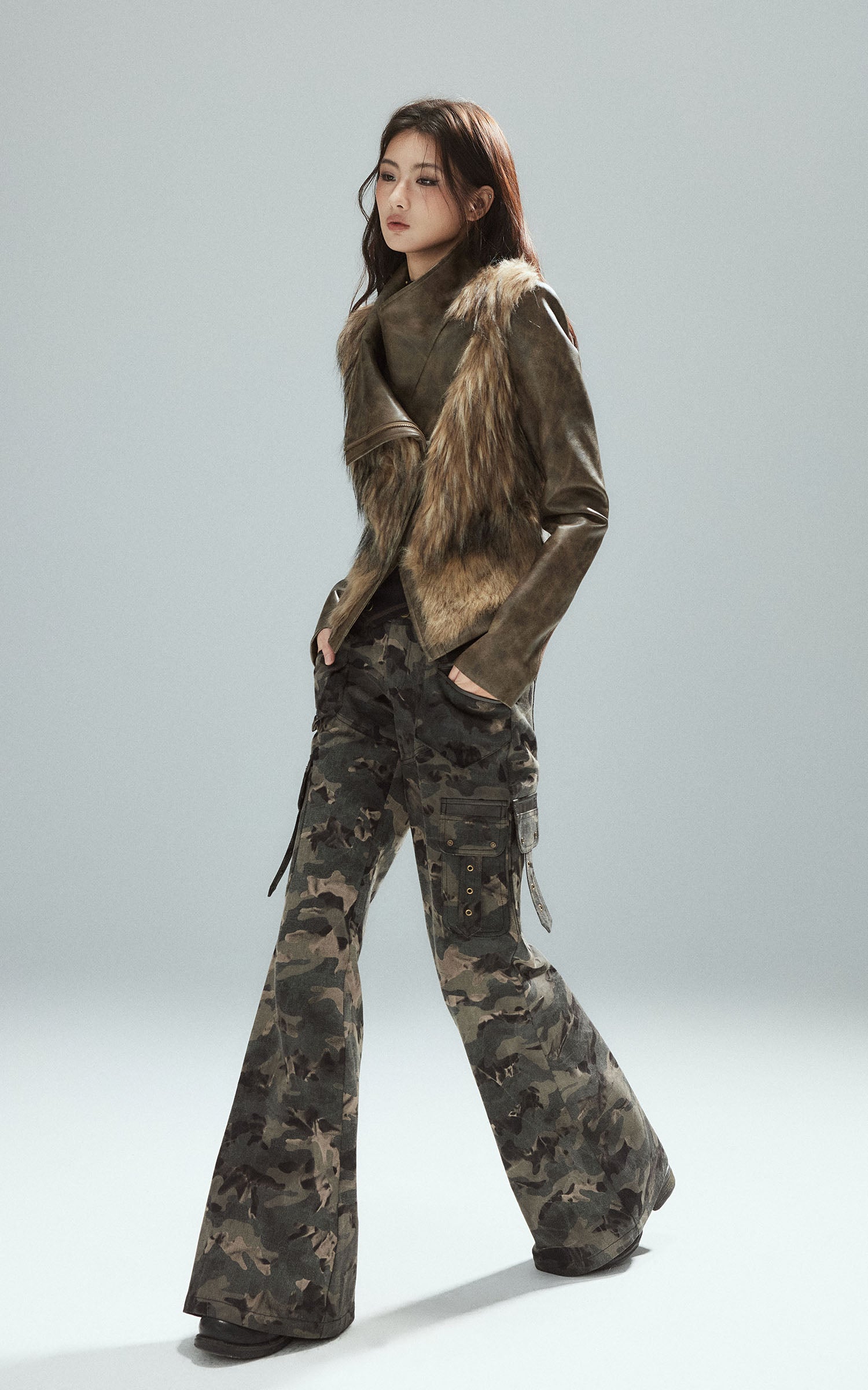 Pantalon cargo évasé camouflage