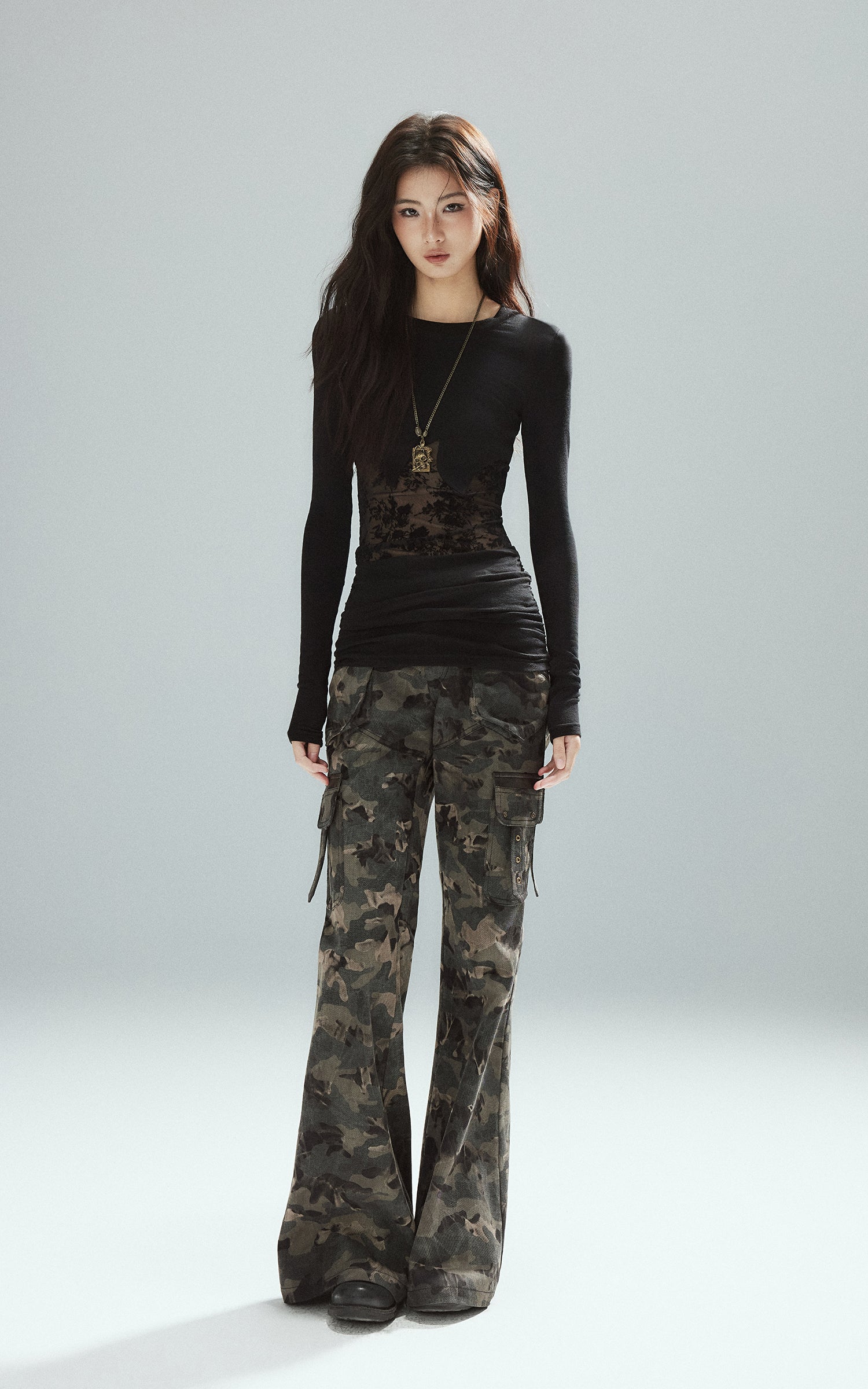 Pantalon cargo évasé camouflage