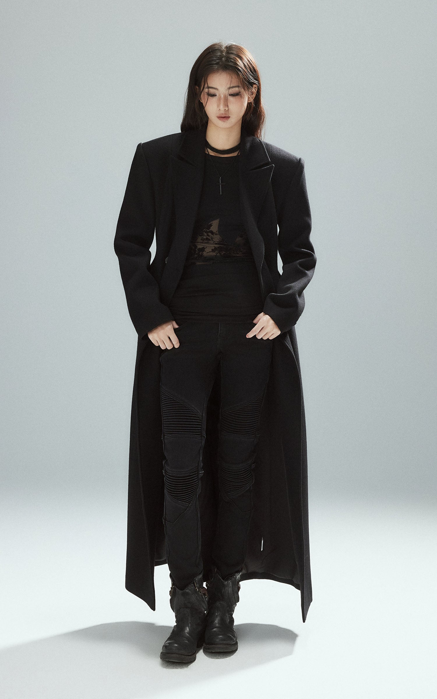 Low pixel Lace Panel Slim-Fit Knit Long Sleeve Top