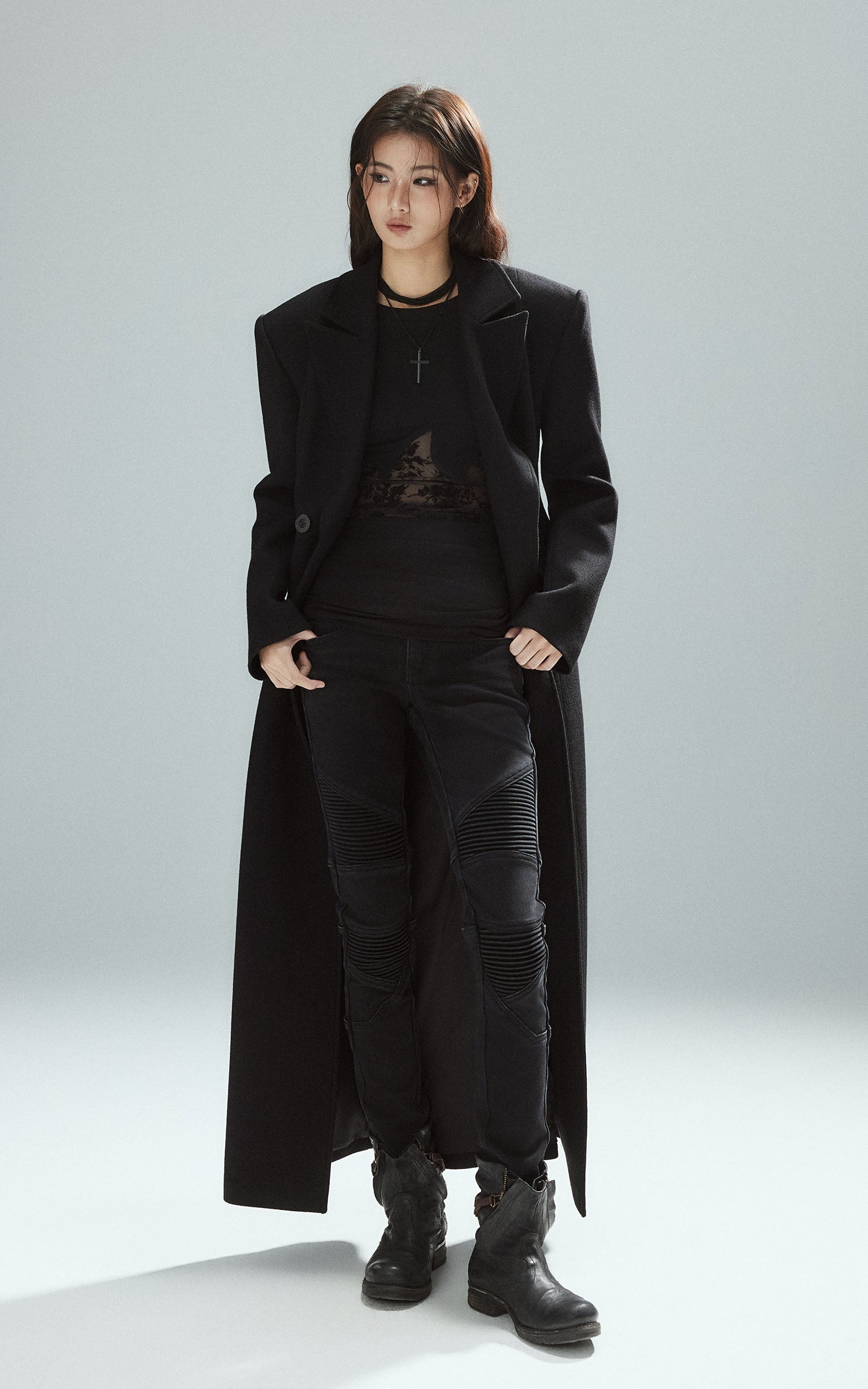 Low pixel Lace Panel Slim-Fit Knit Long Sleeve Top