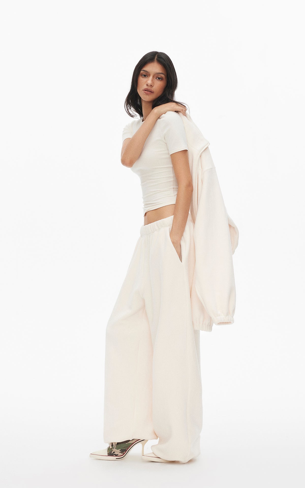 0122stepll Ensemble trois pièces : veste zippée en polaire, t-shirt ajusté et pantalon large