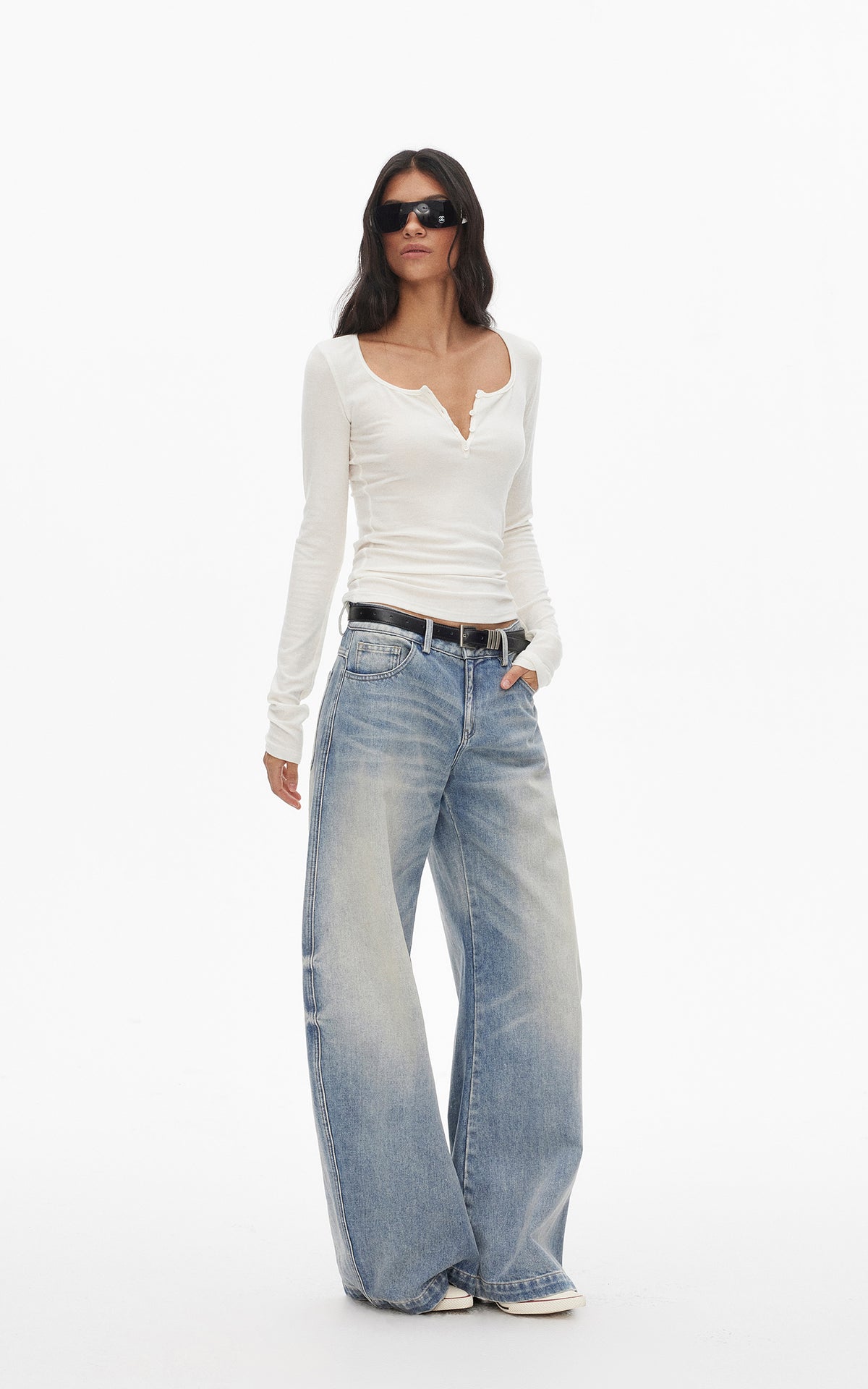 0122stepll Scoop Neck Button-Front Slim-Fit Long Sleeve T-Shirt