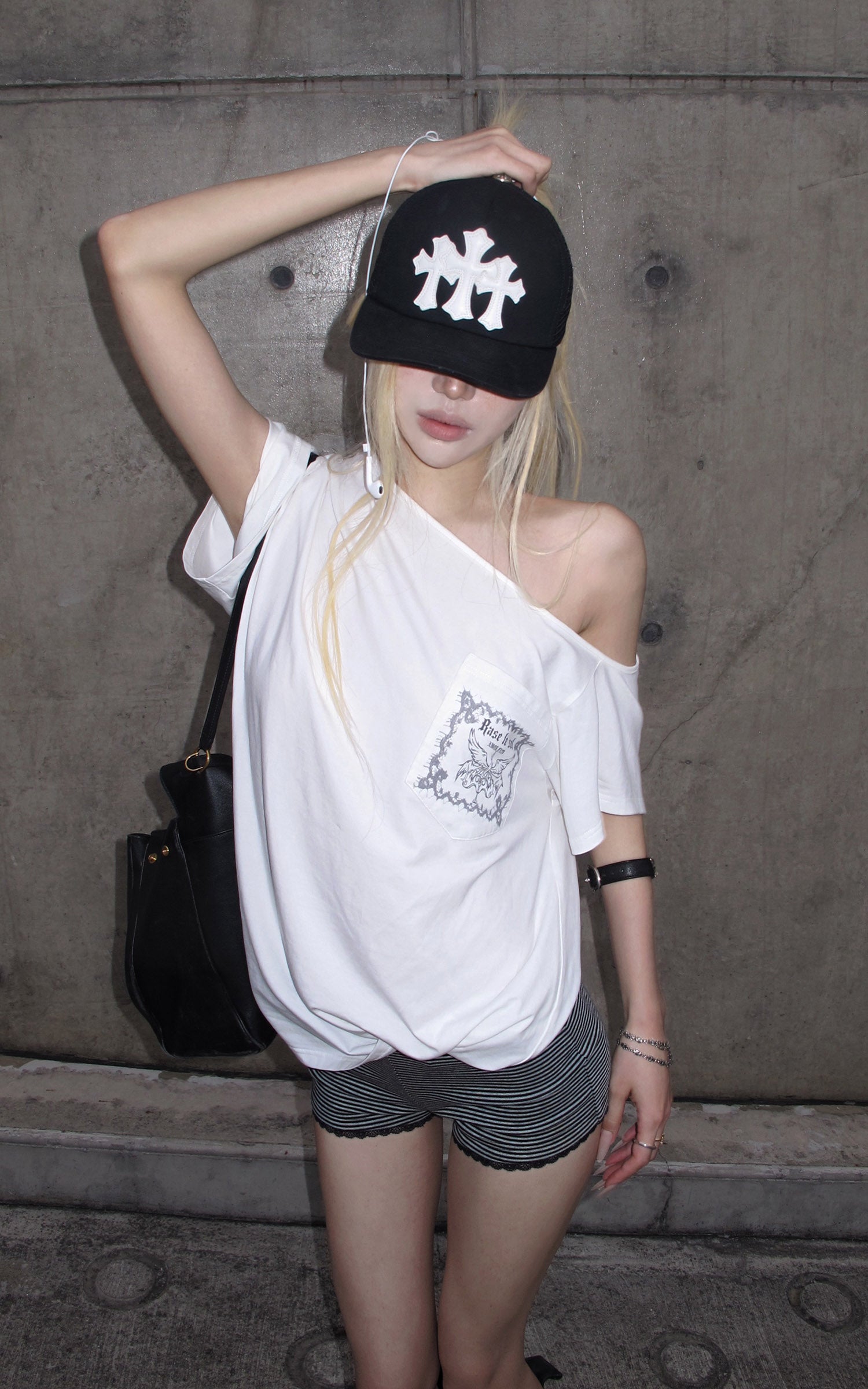 Rase le sol T-shirt graphique à épaules dénudées &amp; Ensemble tricoté rayé Short