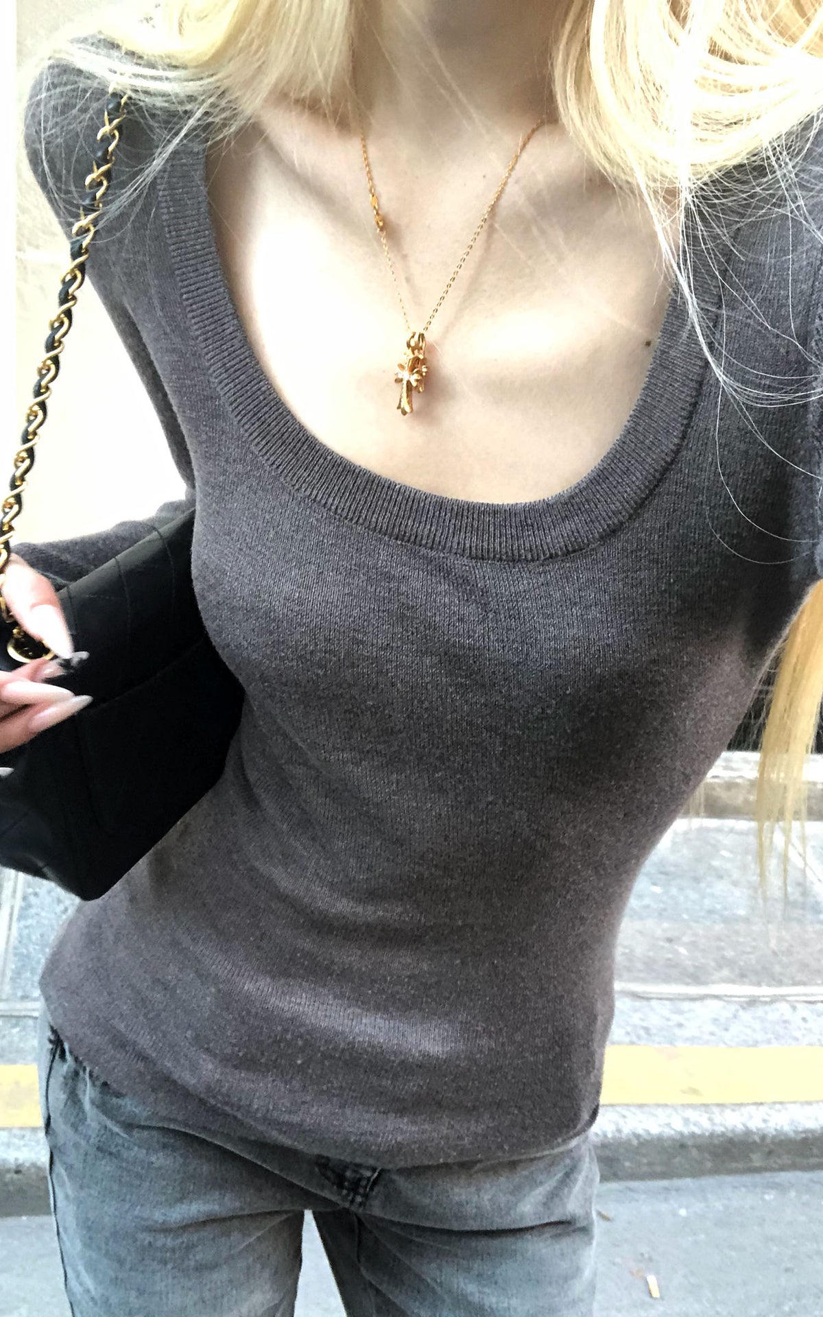 Rase le sol Deep Scoop Neck Slim Fit Knit Top