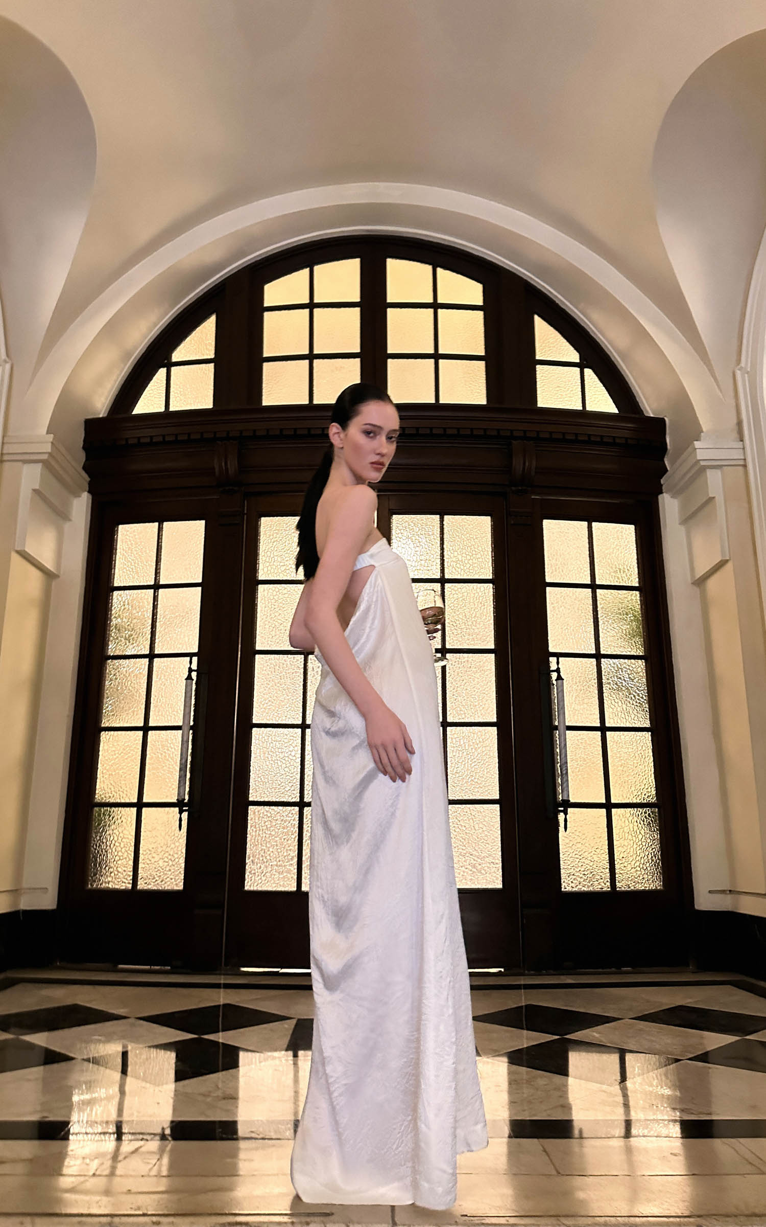 0122stepll Robe longue bustier en satin dos nu