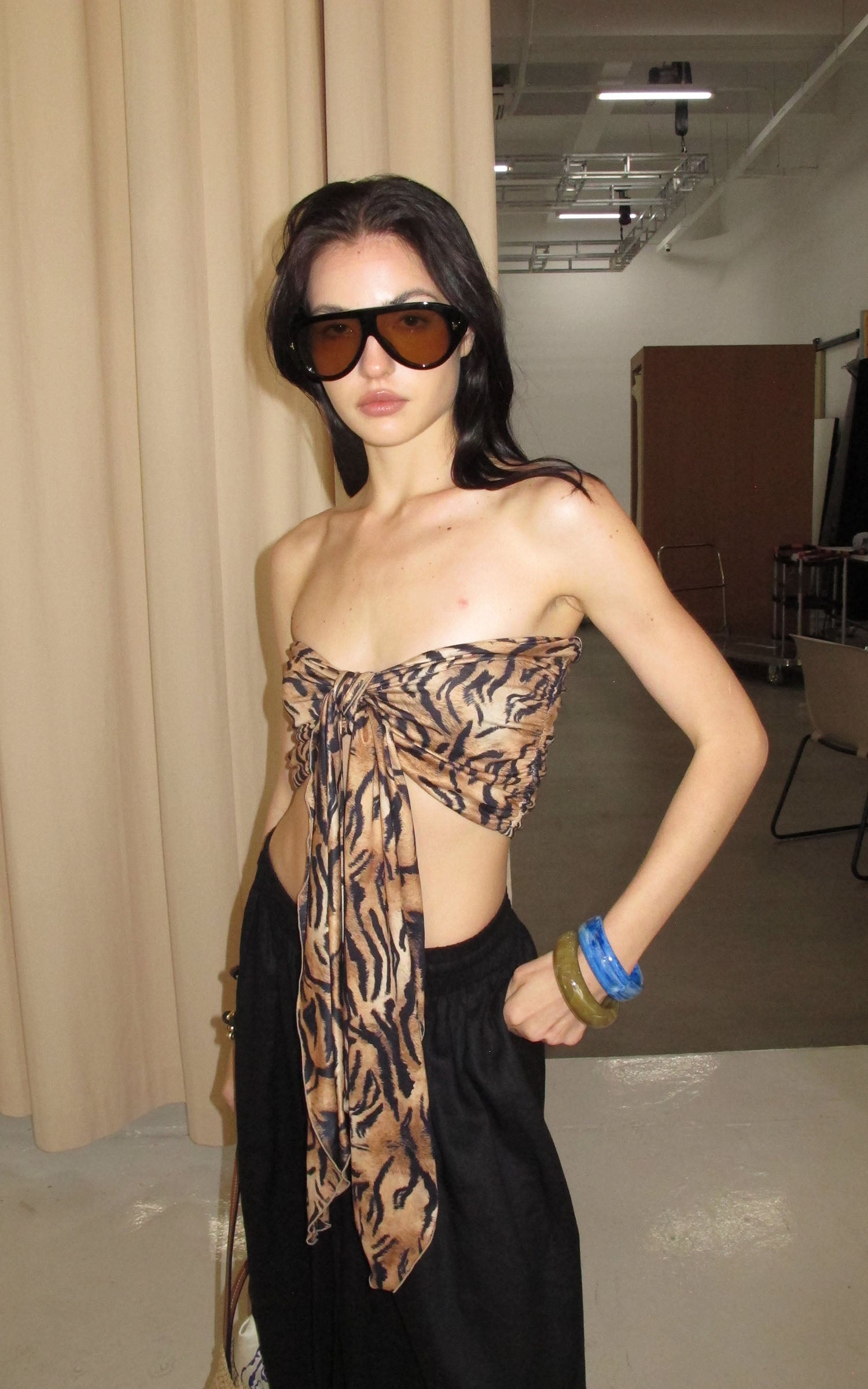 0122stepll Leopard Tie-Front Crop Top