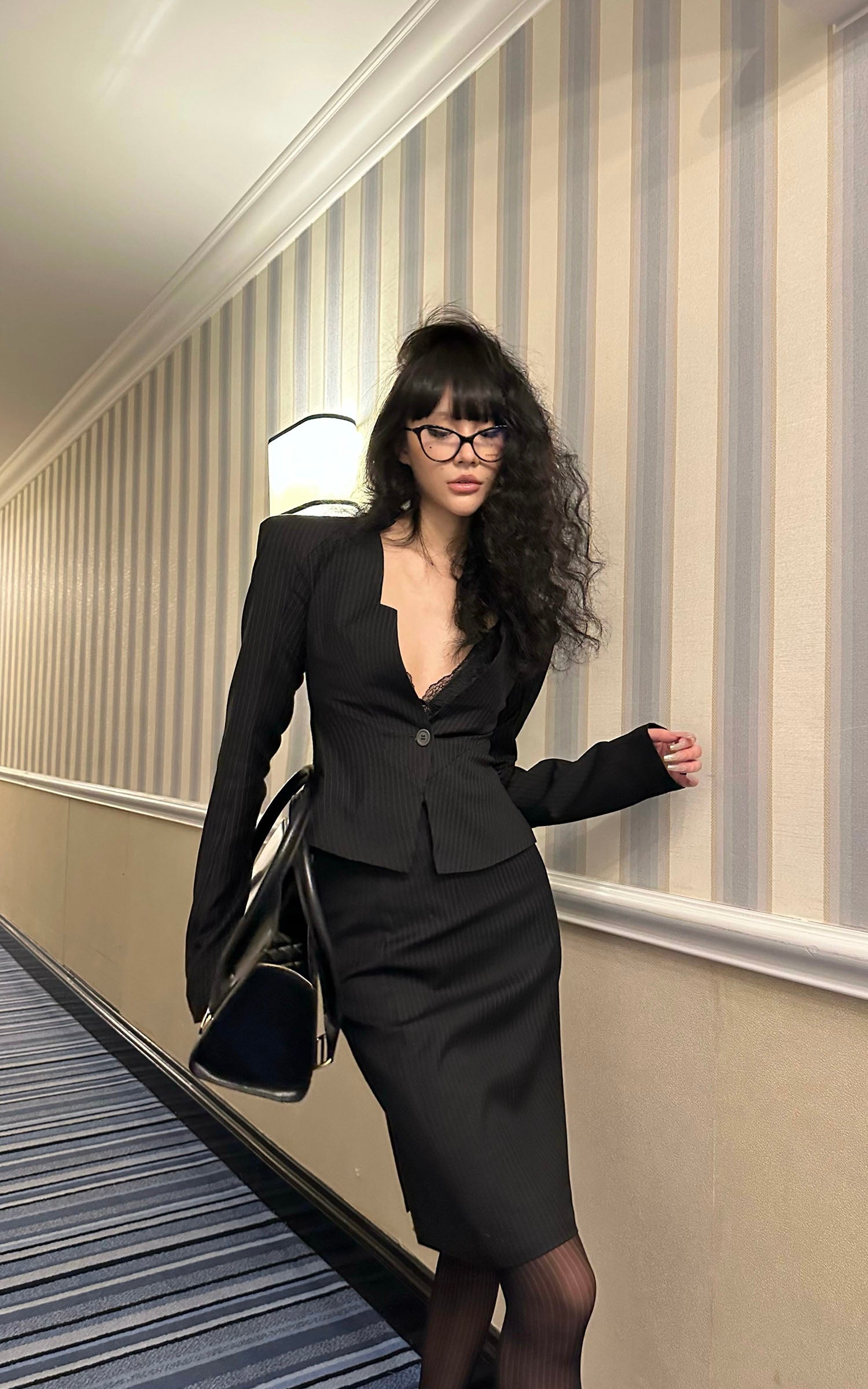 0122stepll Deep V Tailored Top &amp; Low-Rise Skirt Set