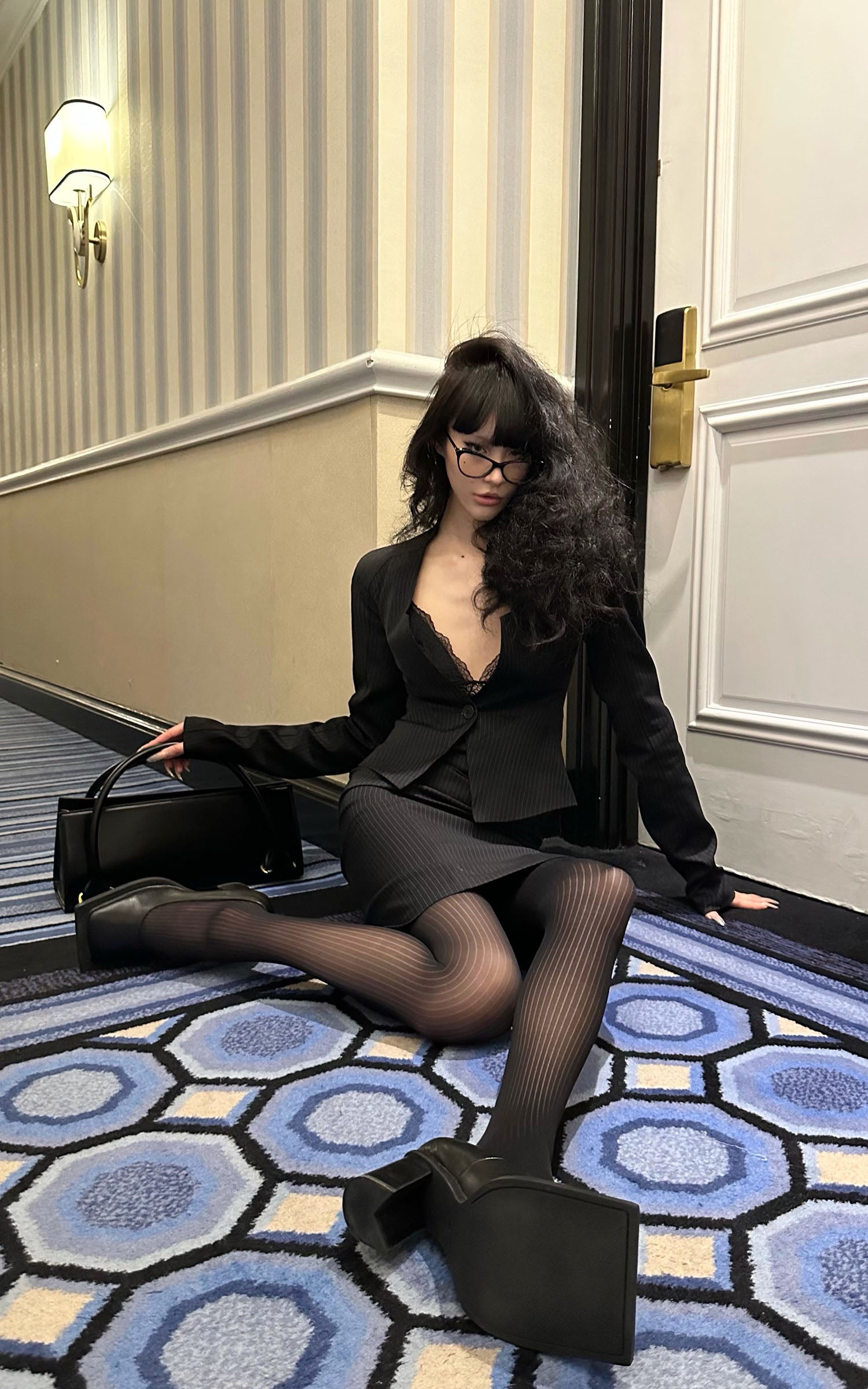 0122stepll Deep V Tailored Top &amp; Low-Rise Skirt Set