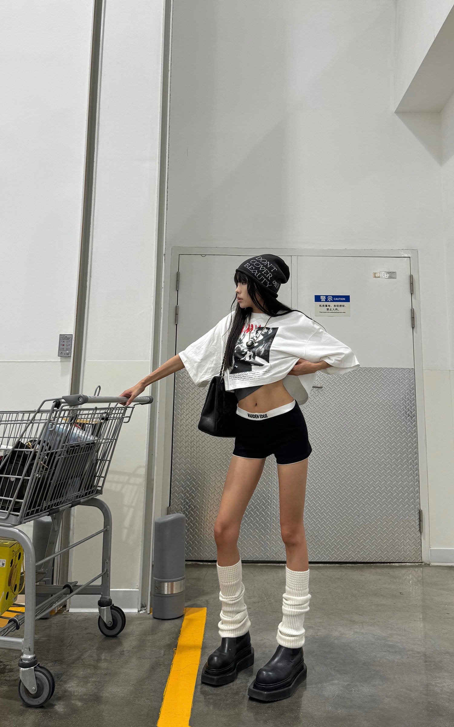WARDEN EDGE Distressed Portrait Graphic Oversized Cropped Tee - PINKPARKS