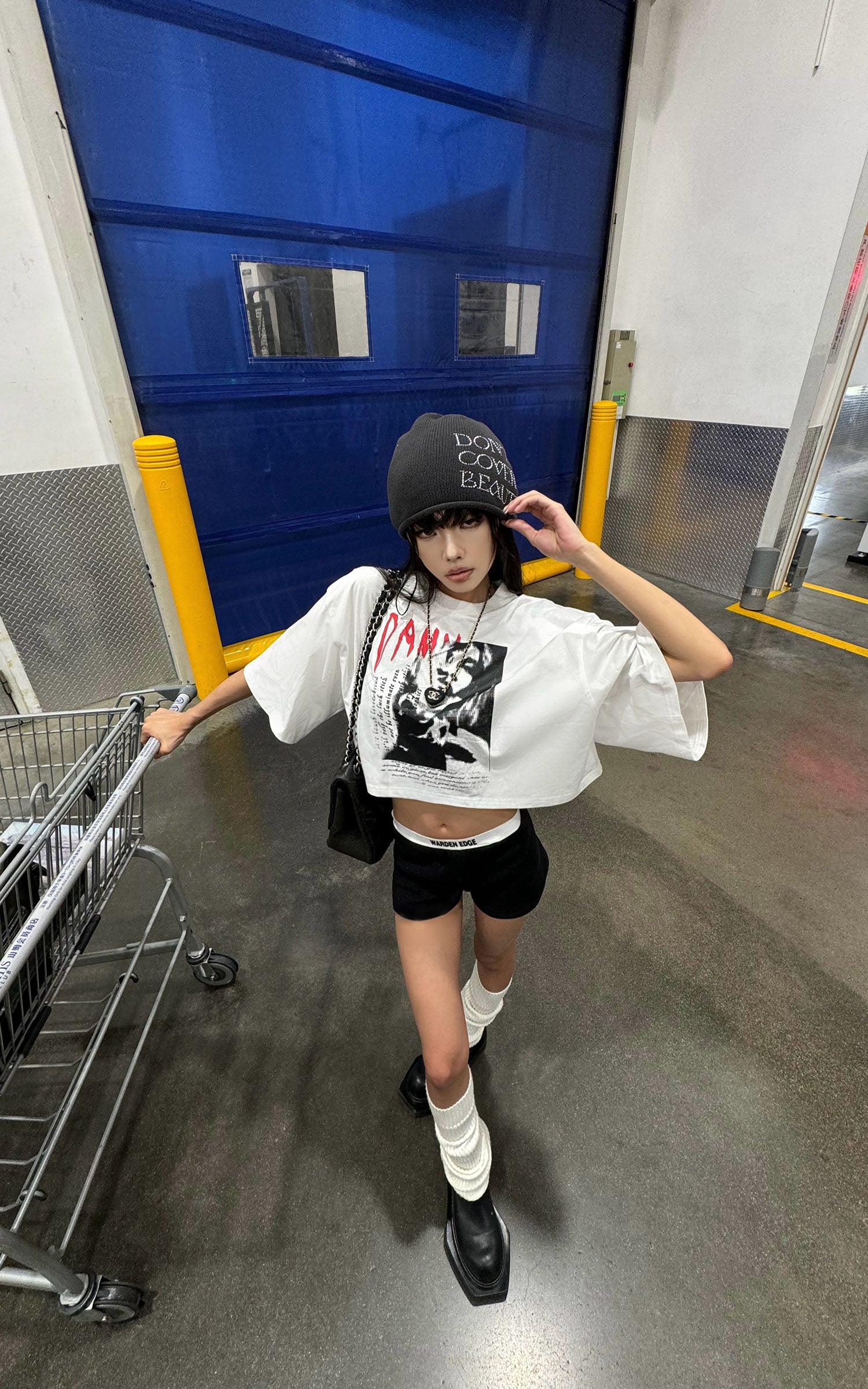 WARDEN EDGE Distressed Portrait Graphic Oversized Cropped Tee - PINKPARKS