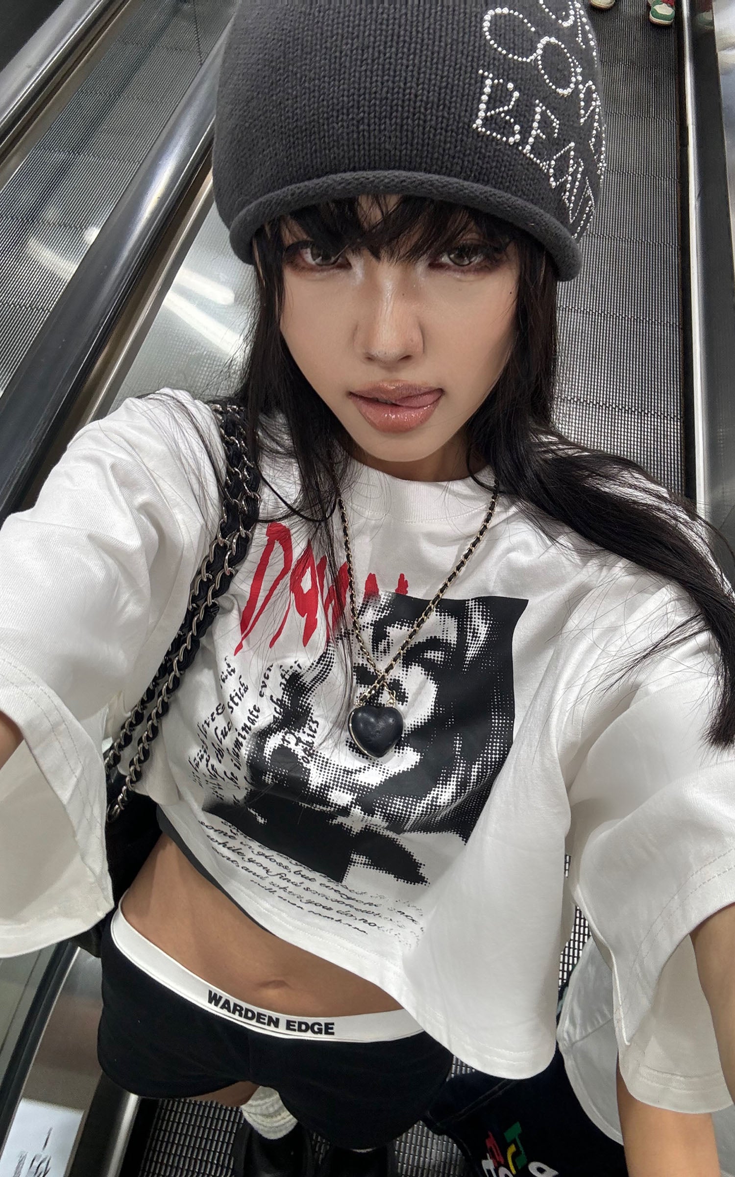 WARDEN EDGE Distressed Portrait Graphic Oversized Cropped Tee - PINKPARKS