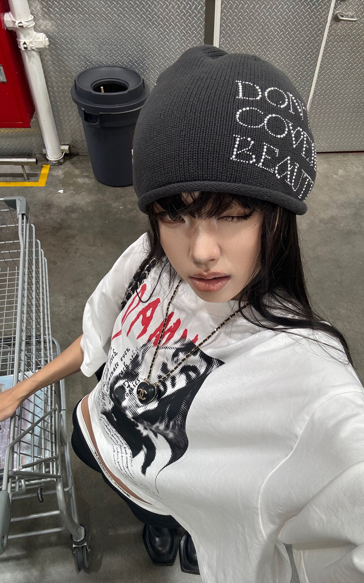 WARDEN EDGE Distressed Portrait Graphic Oversized Cropped Tee - PINKPARKS