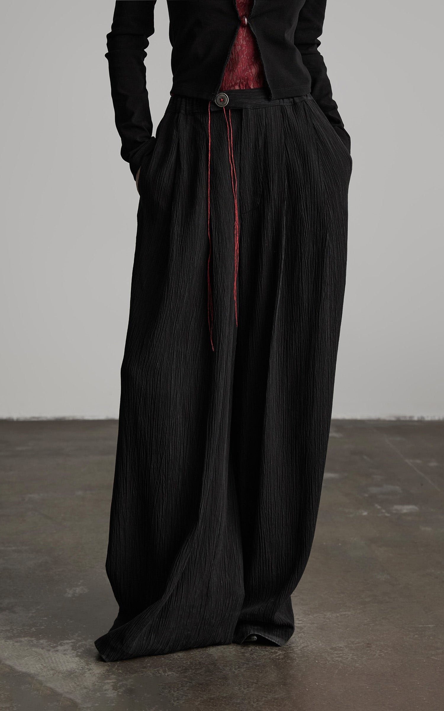 DOINDULGE Crinkled Wide Trousers with Red Thread