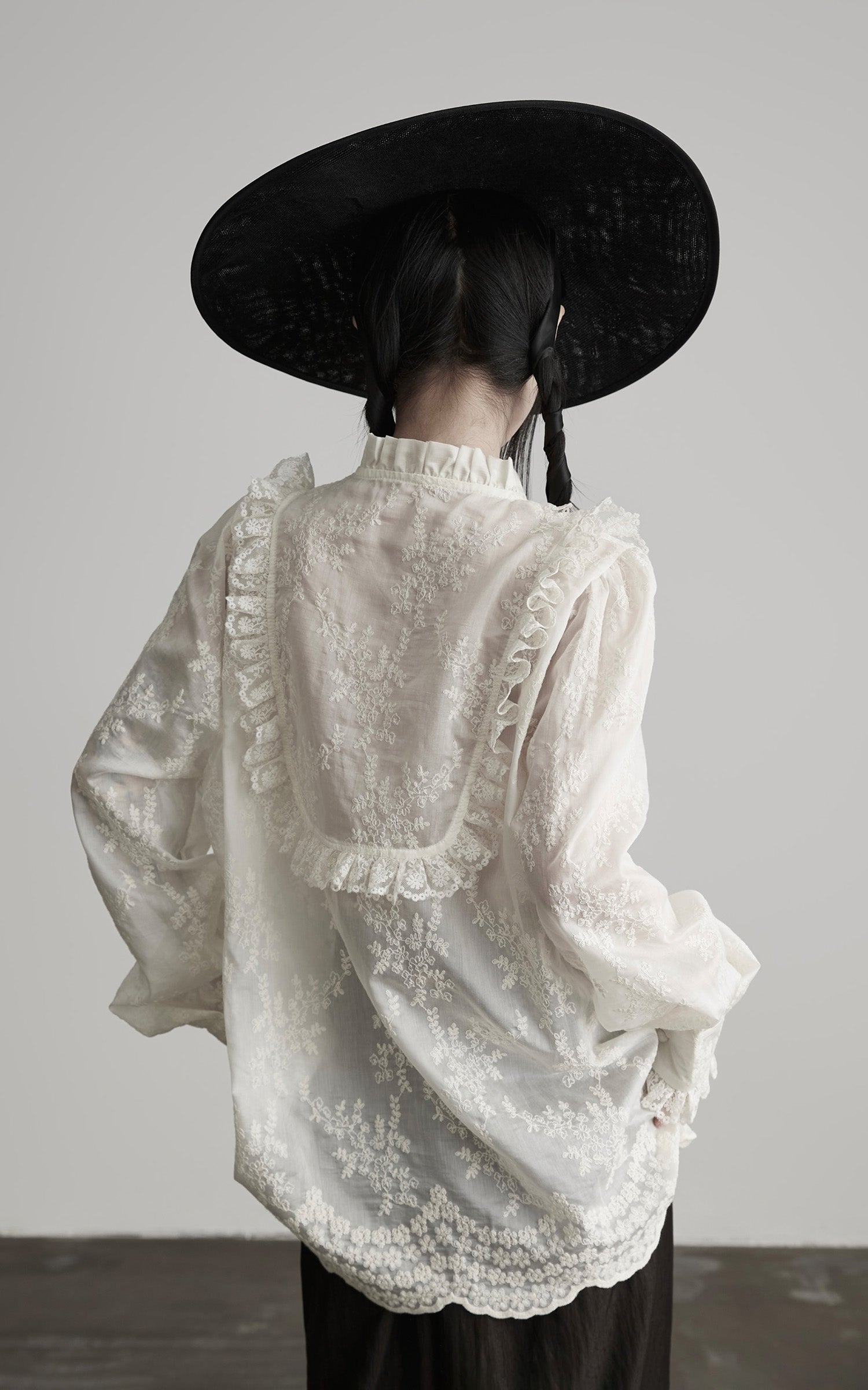 DOINDULGE Baroque Embroidered Blouse with Ruffled Lace Panels