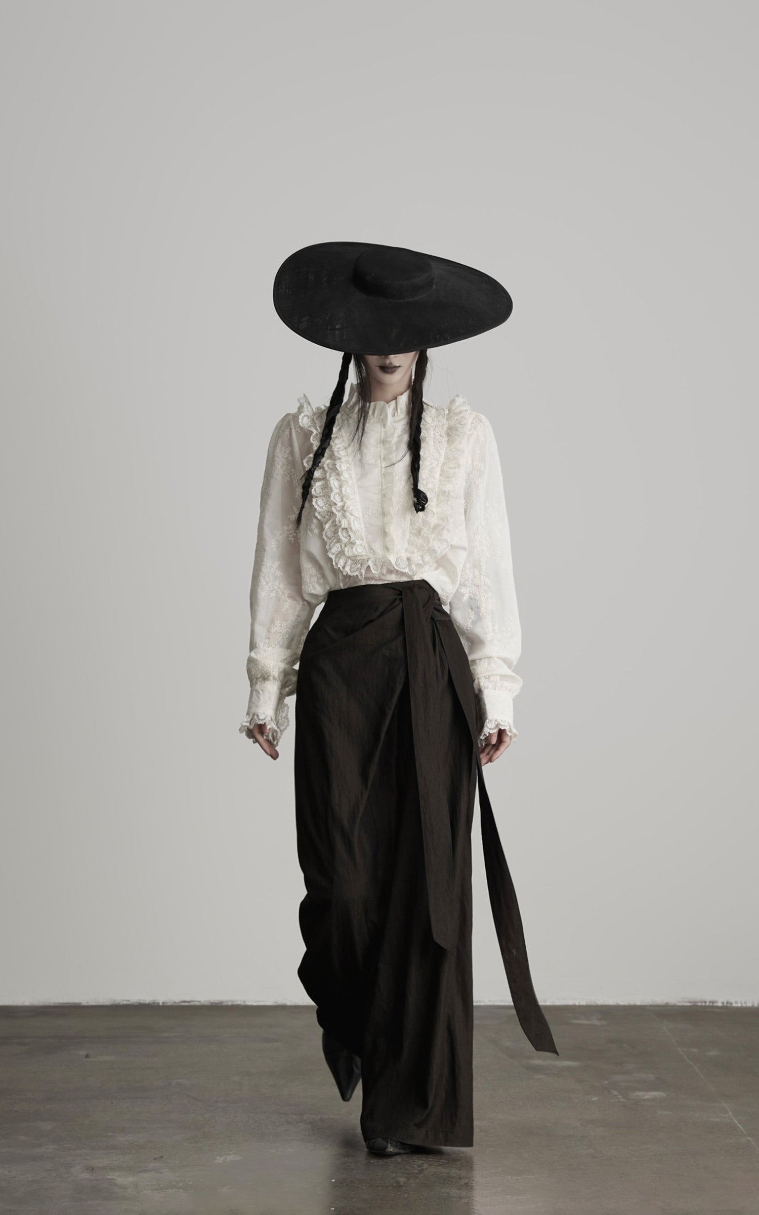 DOINDULGE Baroque Embroidered Blouse with Ruffled Lace Panels