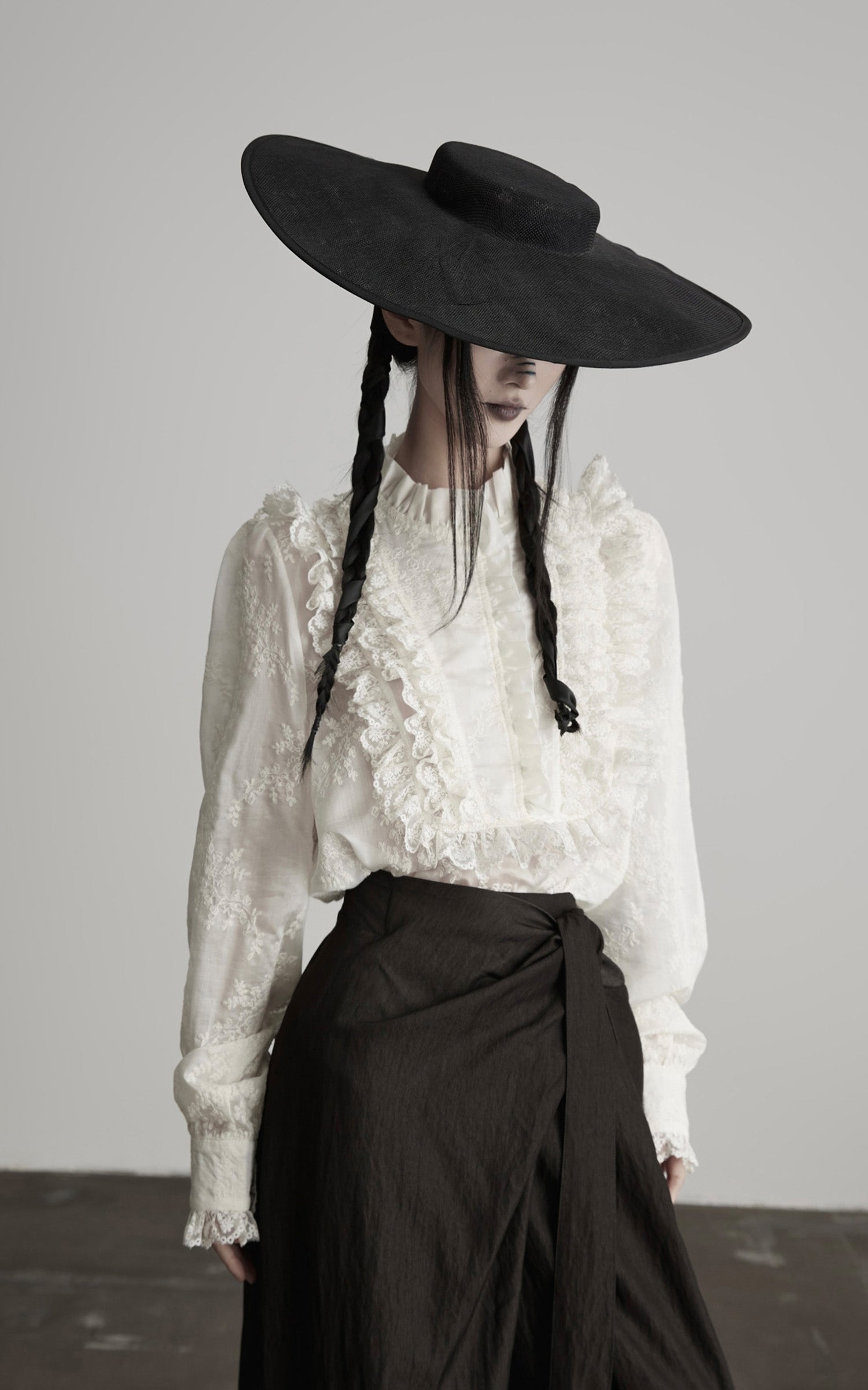 DOINDULGE Baroque Embroidered Blouse with Ruffled Lace Panels