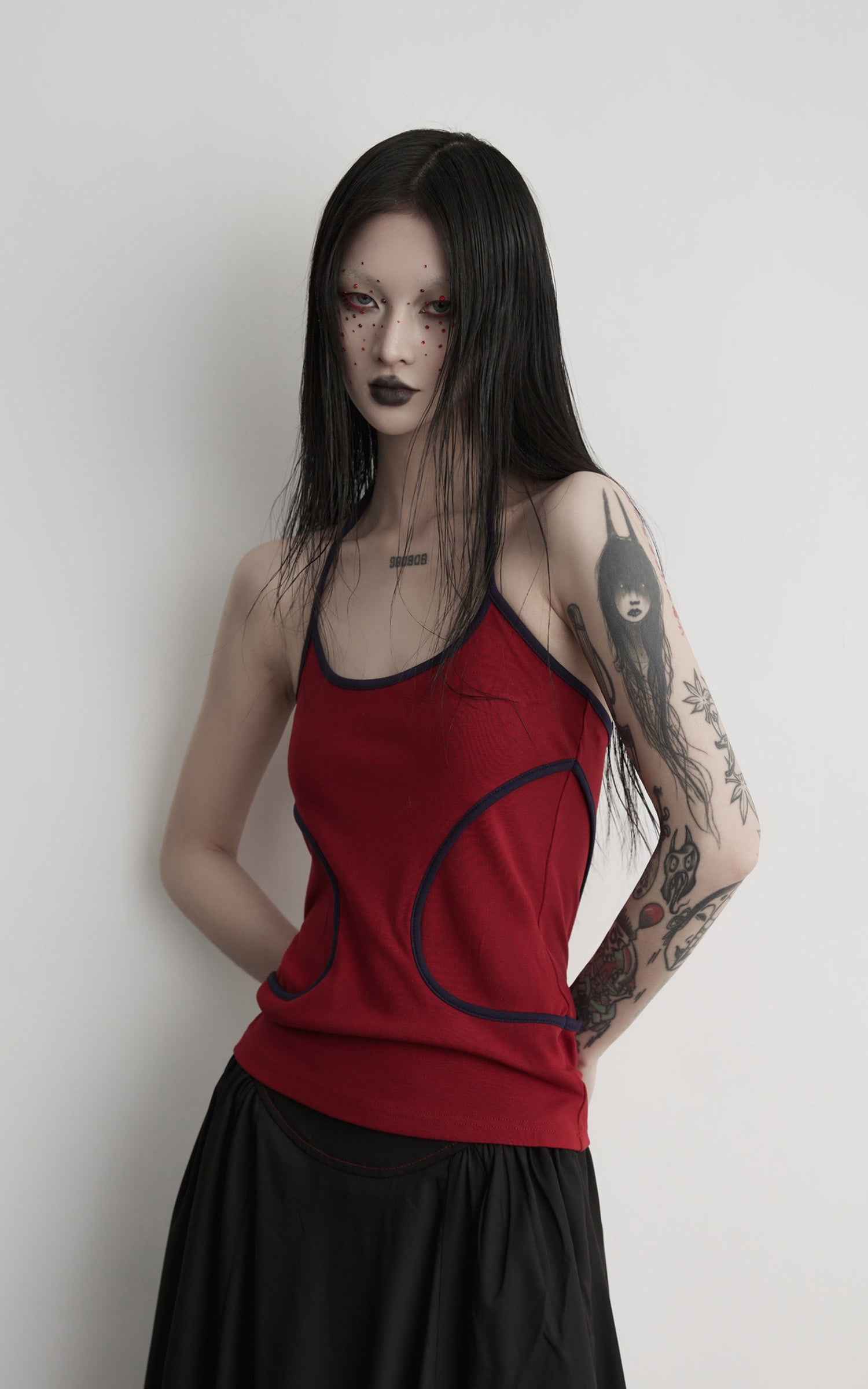 DOINDULGE Curved-Bound Halter Tank Top