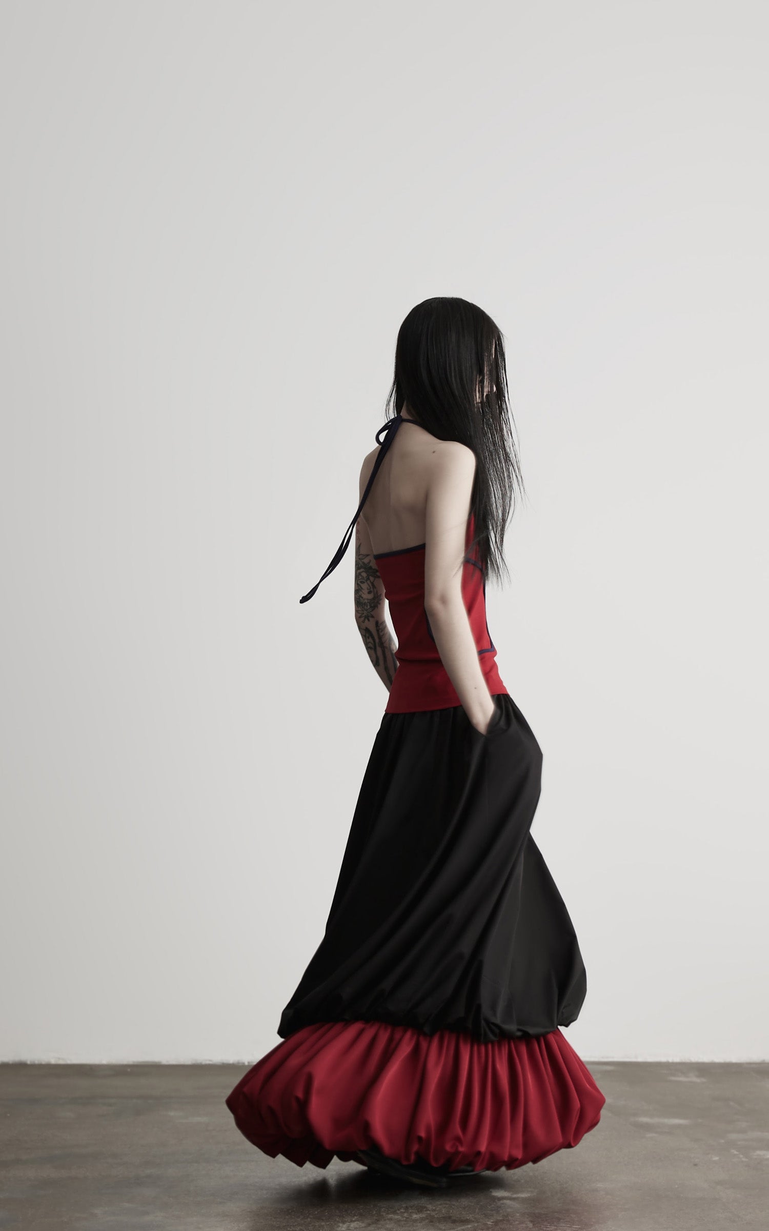 DOINDULGE Curved-Bound Halter Tank Top