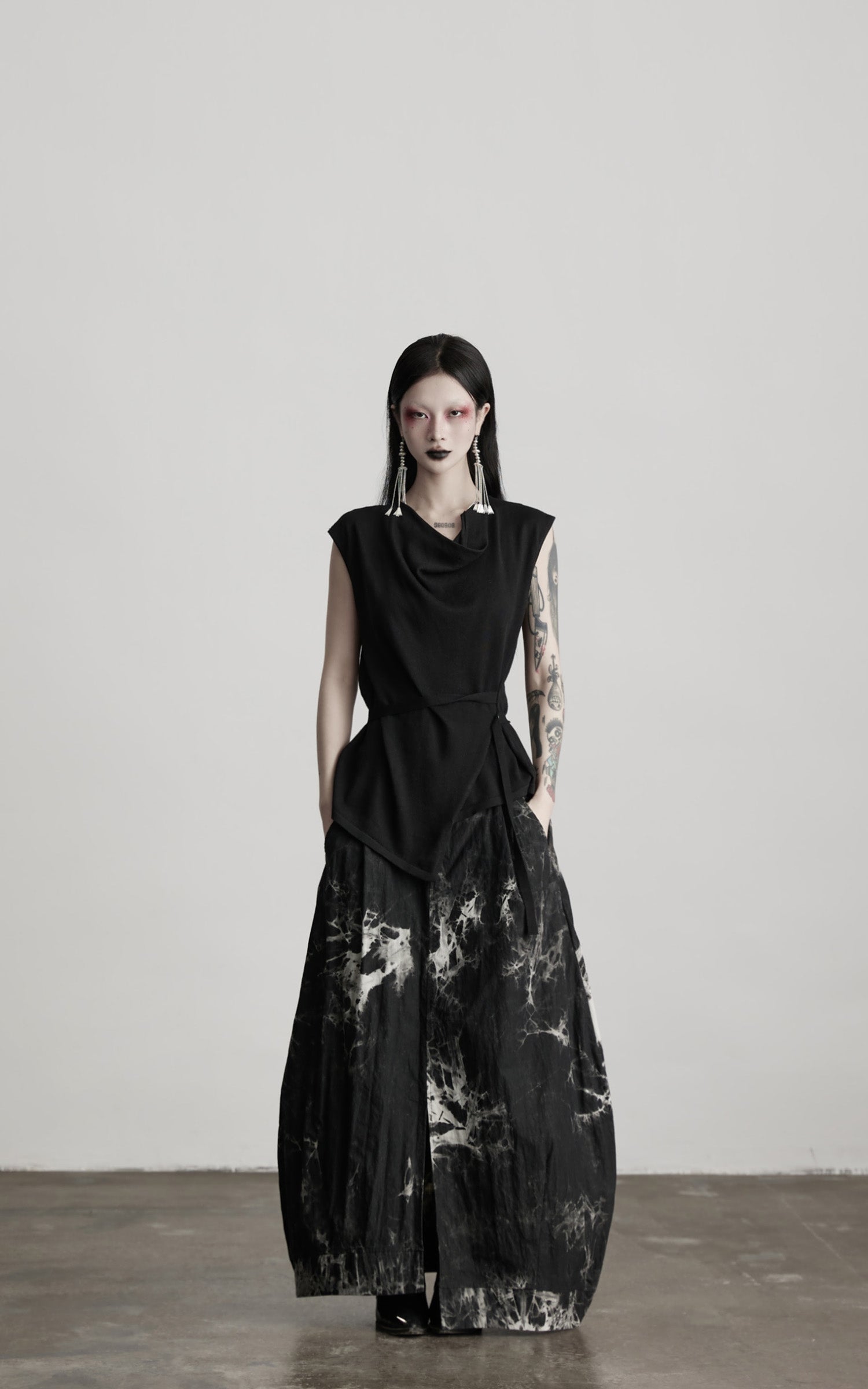 DOINDULGE Drape Shoulder Vest with Asymmetric Hemline and Textured Knit