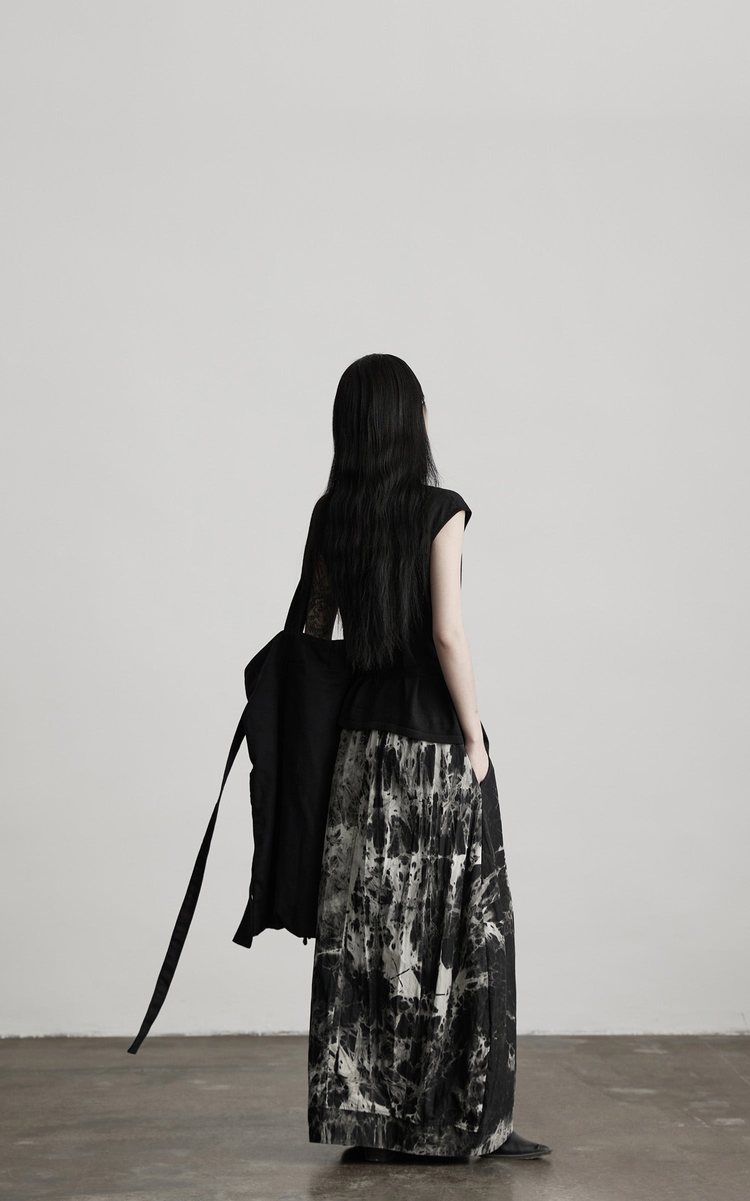 DOINDULGE Drape Shoulder Vest with Asymmetric Hemline and Textured Knit