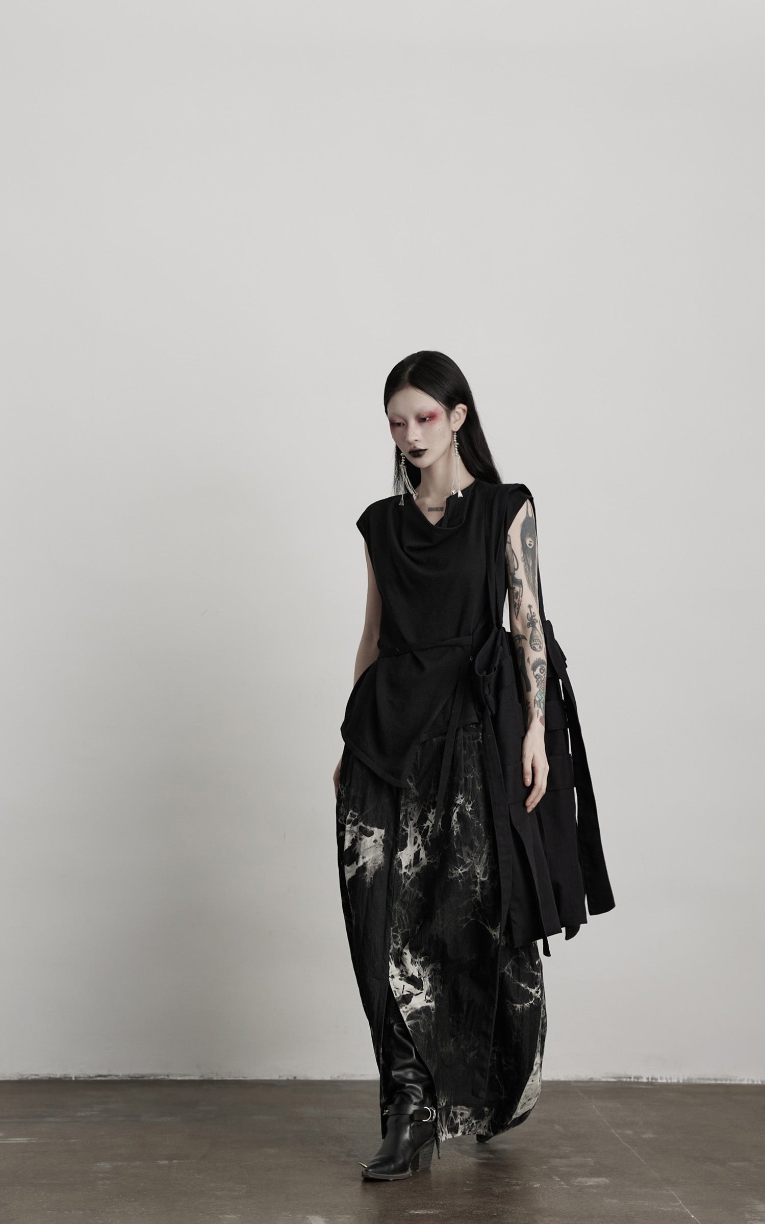 DOINDULGE Drape Shoulder Vest with Asymmetric Hemline and Textured Knit