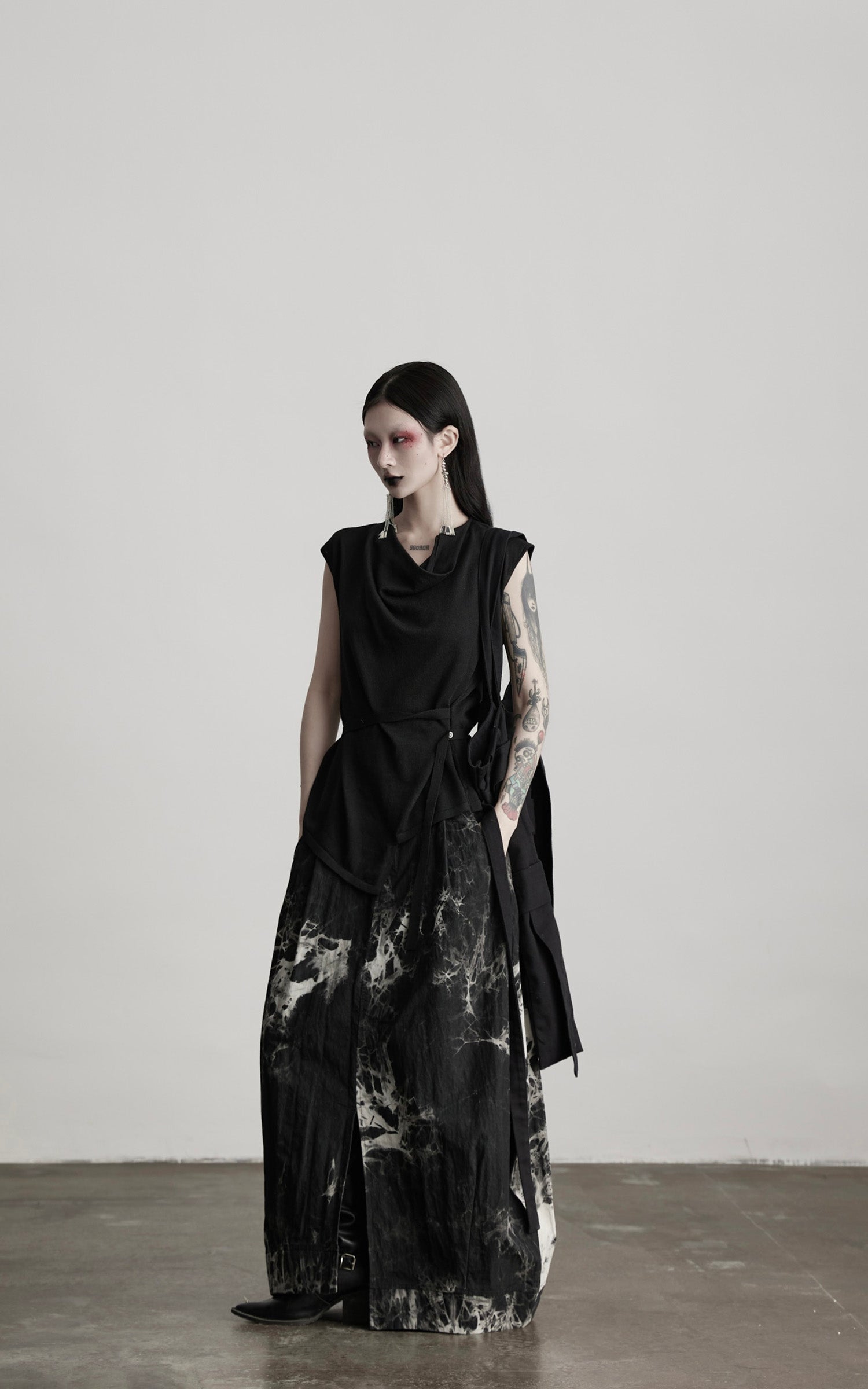 DOINDULGE Drape Shoulder Vest with Asymmetric Hemline and Textured Knit