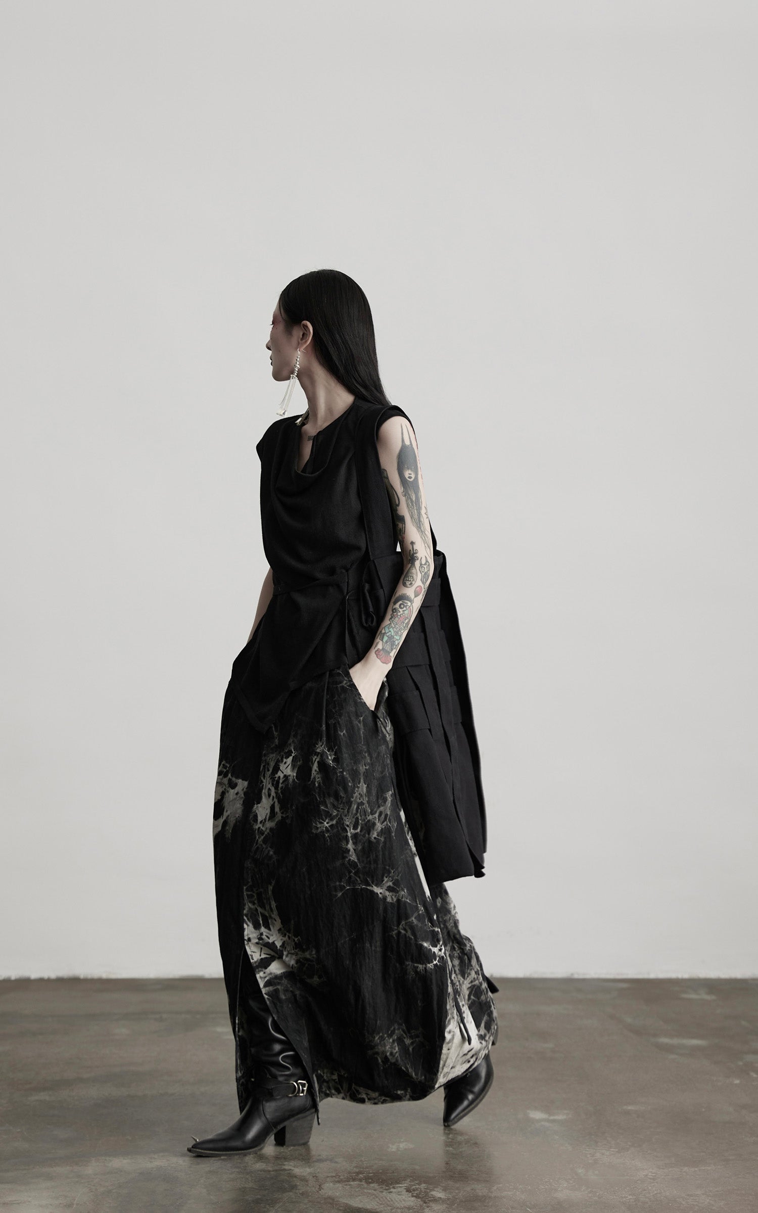 DOINDULGE Drape Shoulder Vest with Asymmetric Hemline and Textured Knit