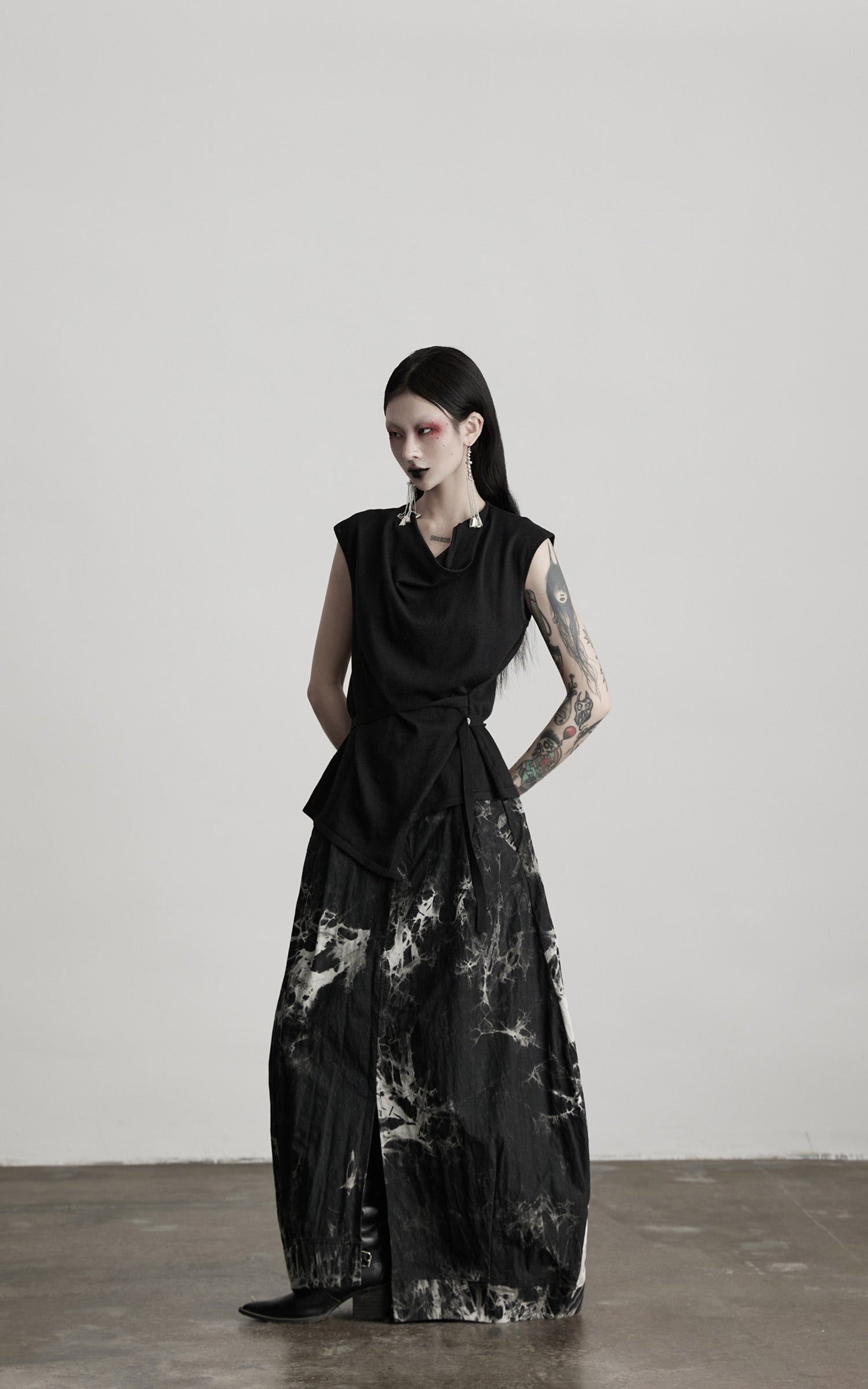 DOINDULGE Drape Shoulder Vest with Asymmetric Hemline and Textured Knit