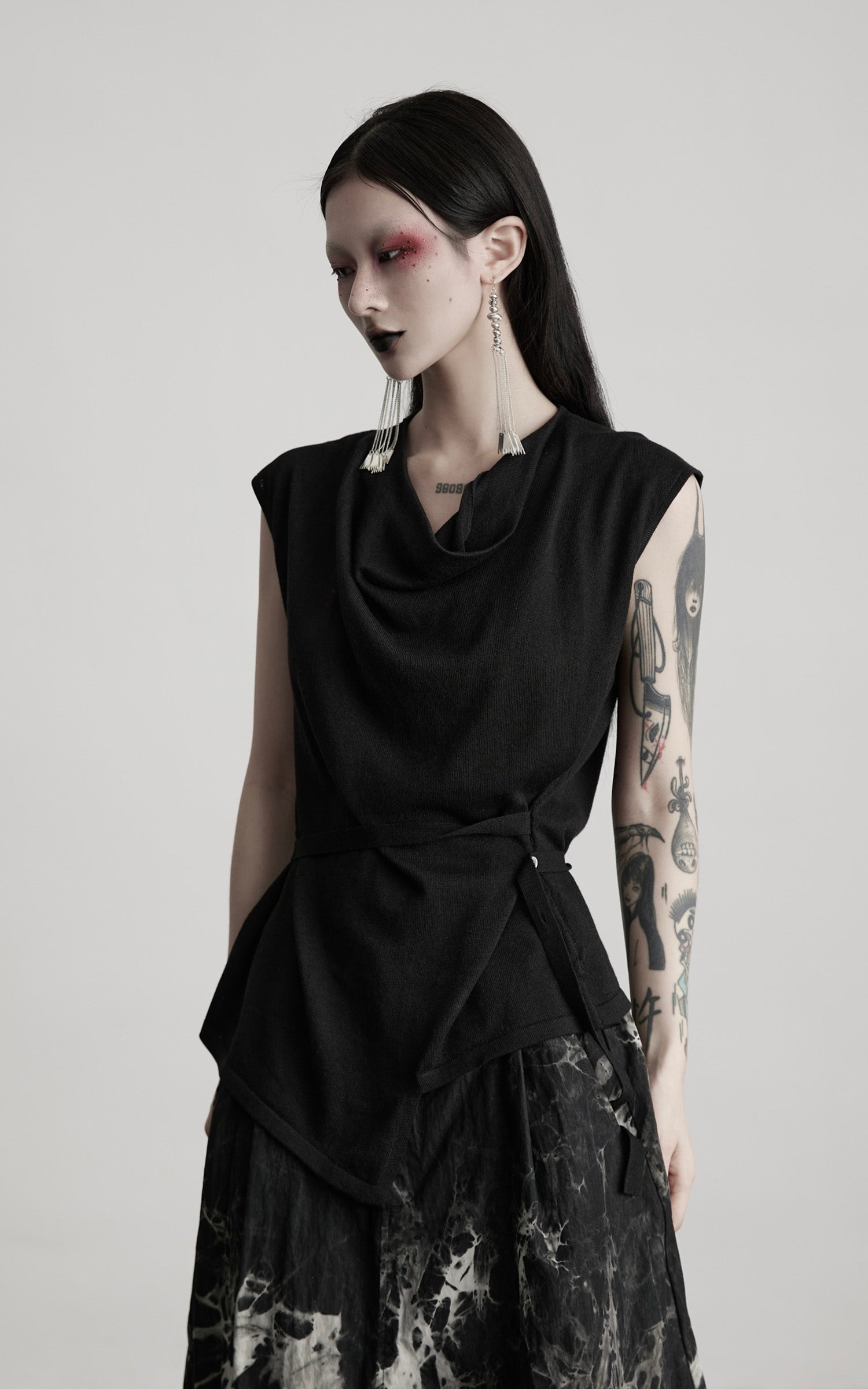 DOINDULGE Drape Shoulder Vest with Asymmetric Hemline and Textured Knit