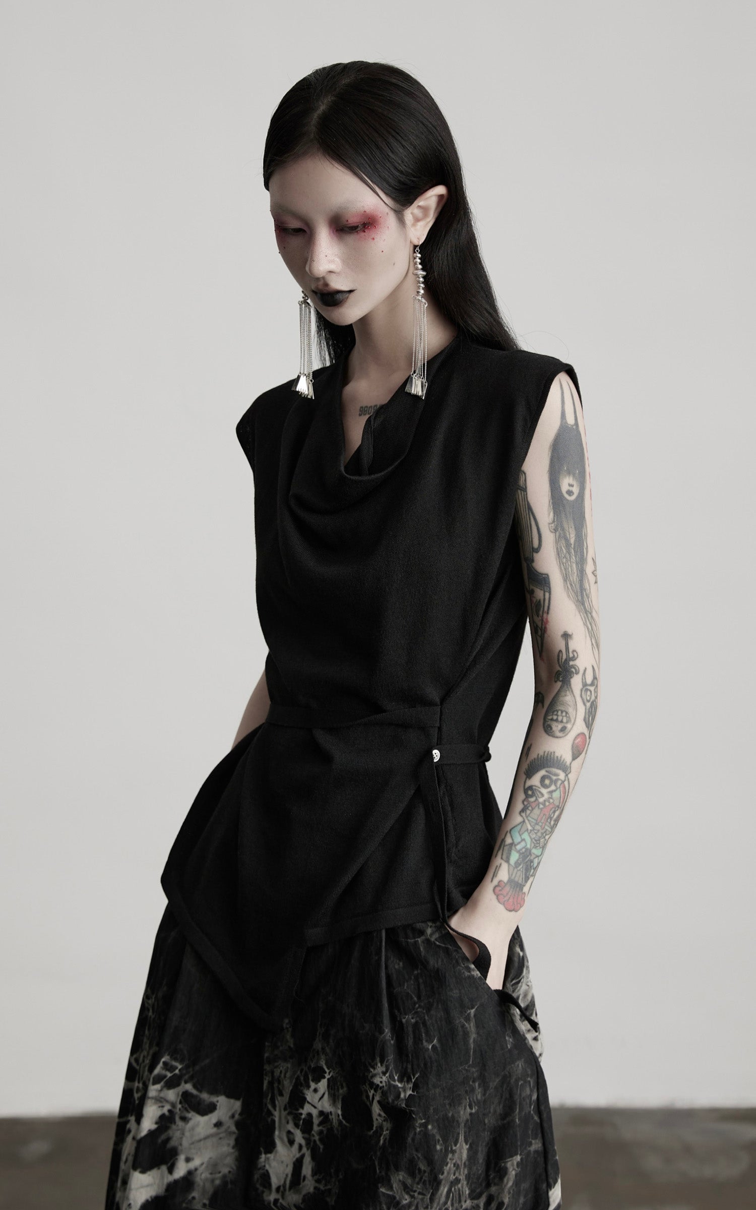 DOINDULGE Drape Shoulder Vest with Asymmetric Hemline and Textured Knit