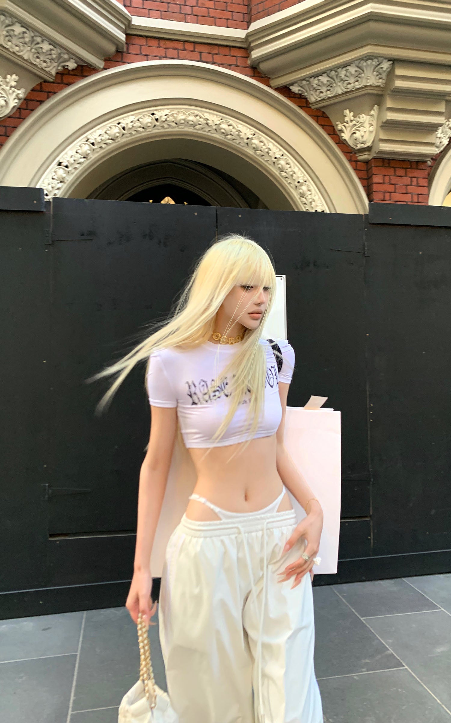 Rase le sol Gothic Print Cropped White Tee - PINKPARKS
