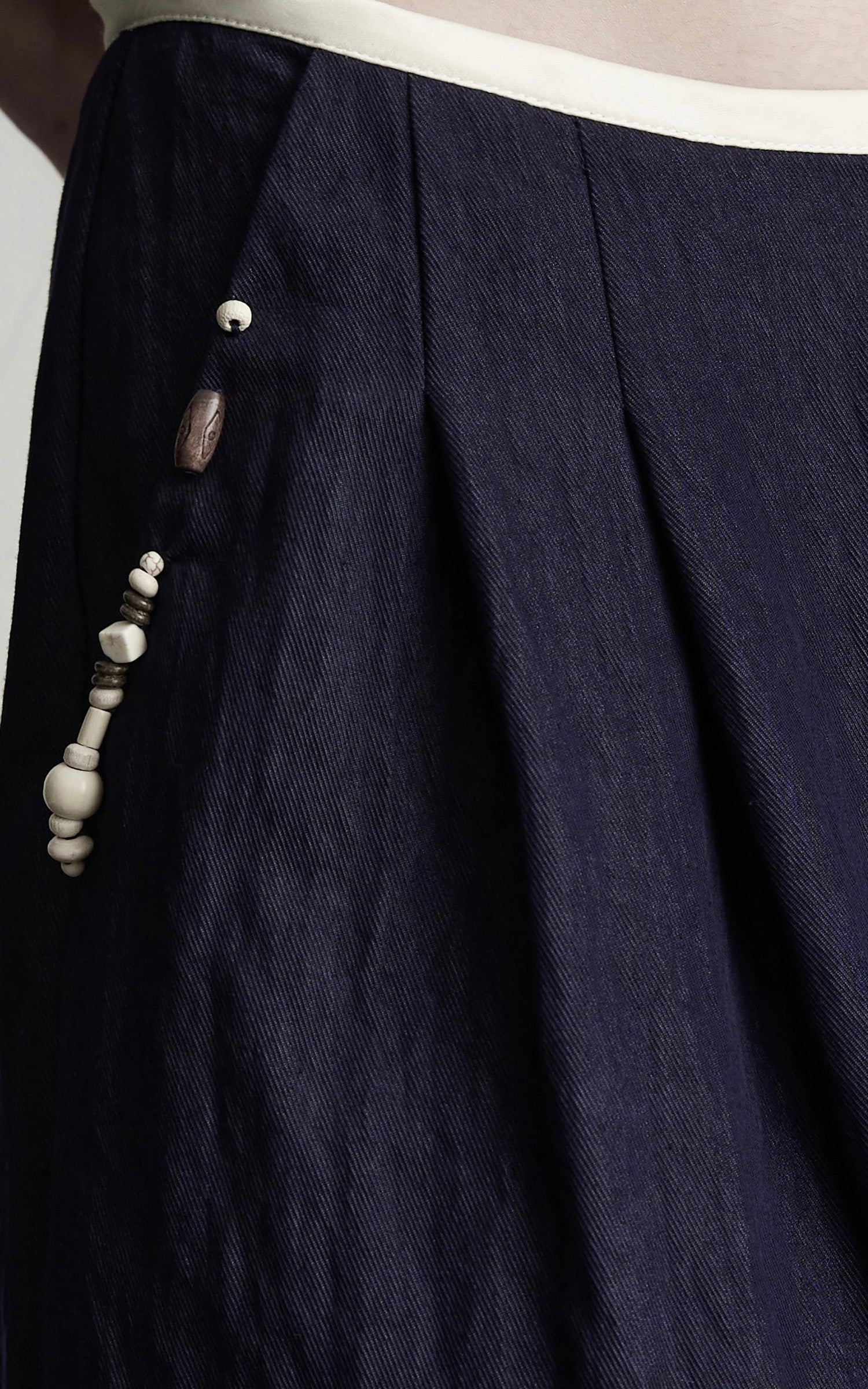 DOINDULGE Wide-Leg Pants with Contrast Waistband and Bead Detail