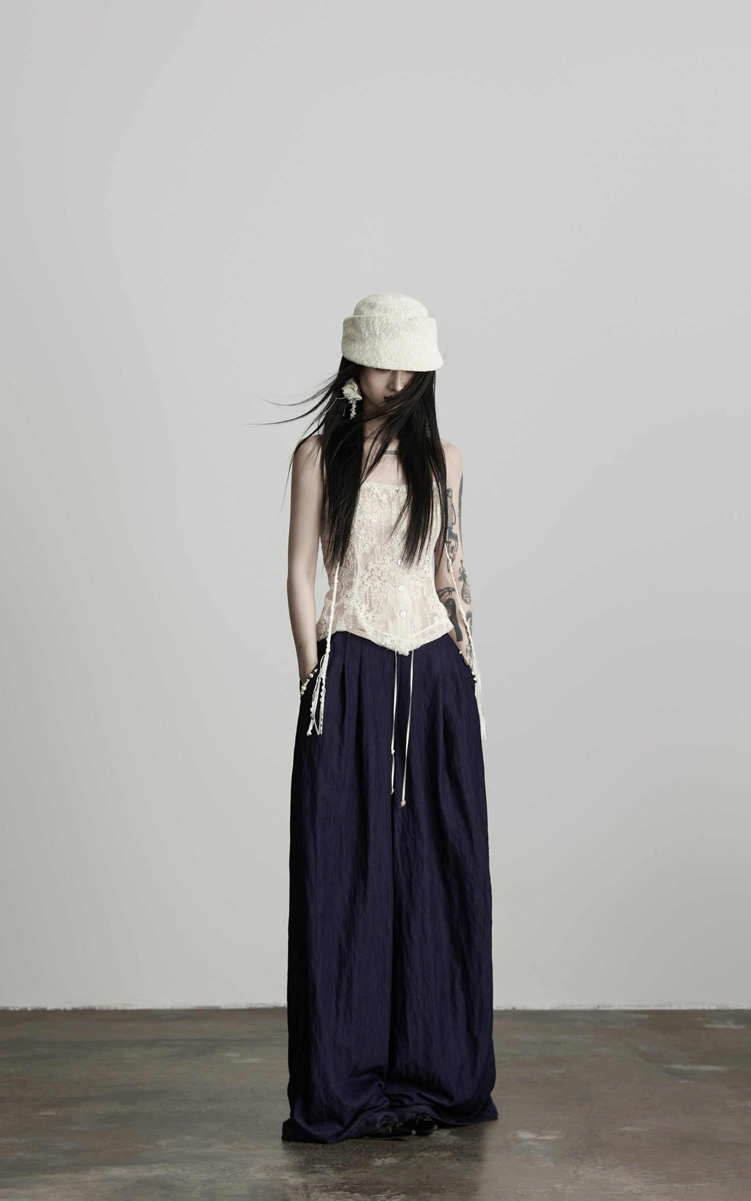 DOINDULGE Wide-Leg Pants with Contrast Waistband and Bead Detail